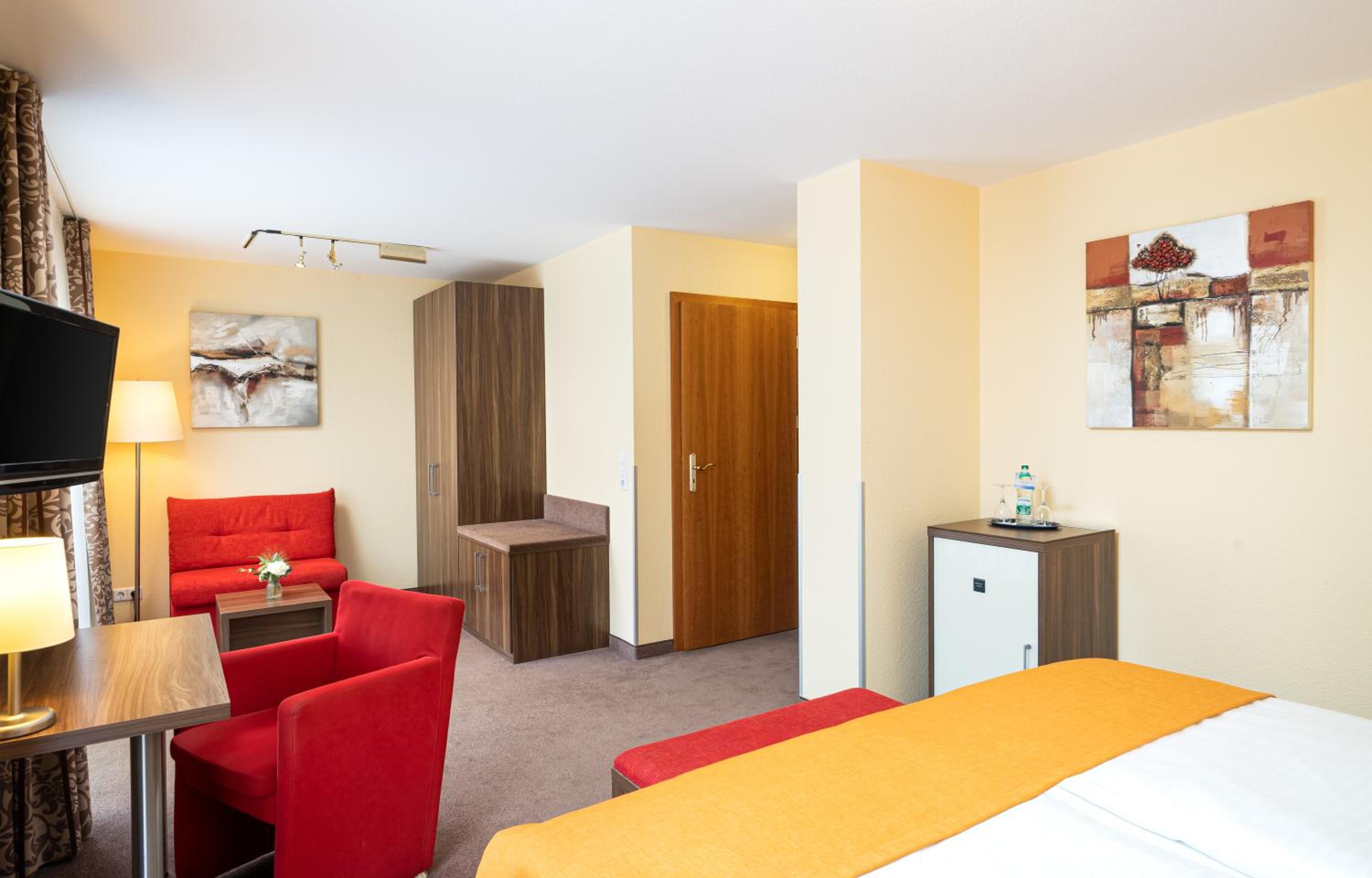 Double Room with Balcony - Photo 5