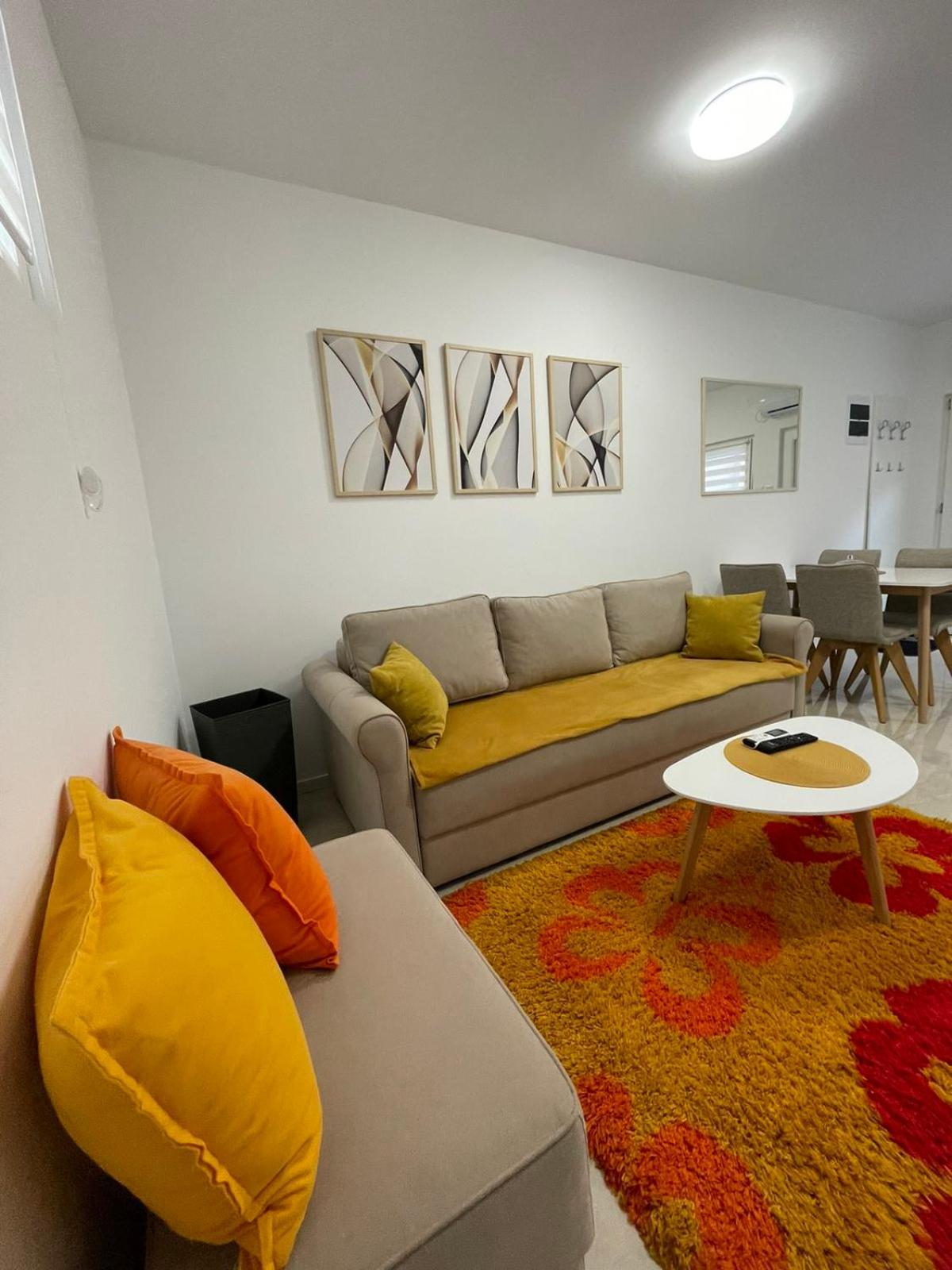 One-Bedroom Apartment photo 1
