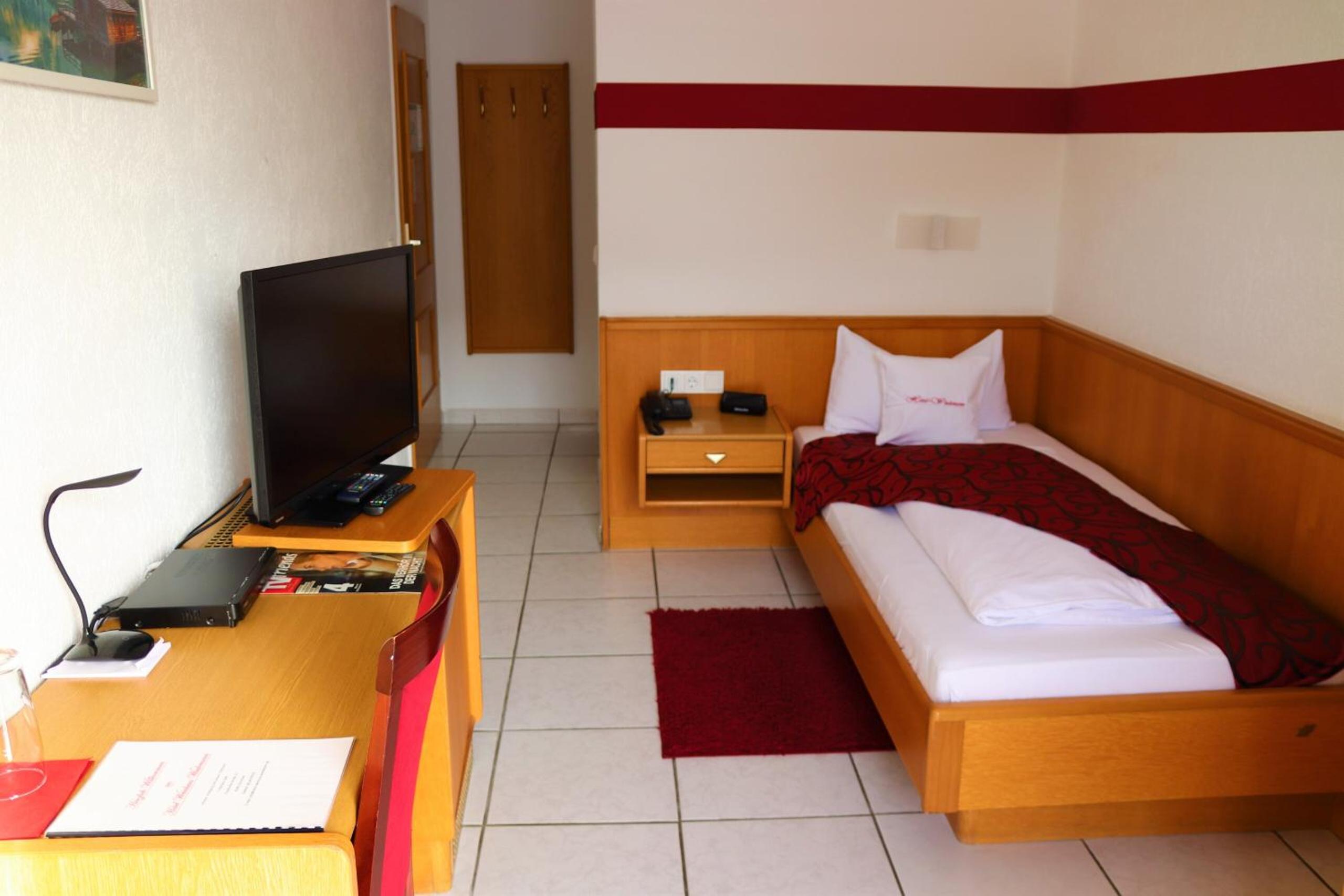 Single Room with Private Bathroom photo 1