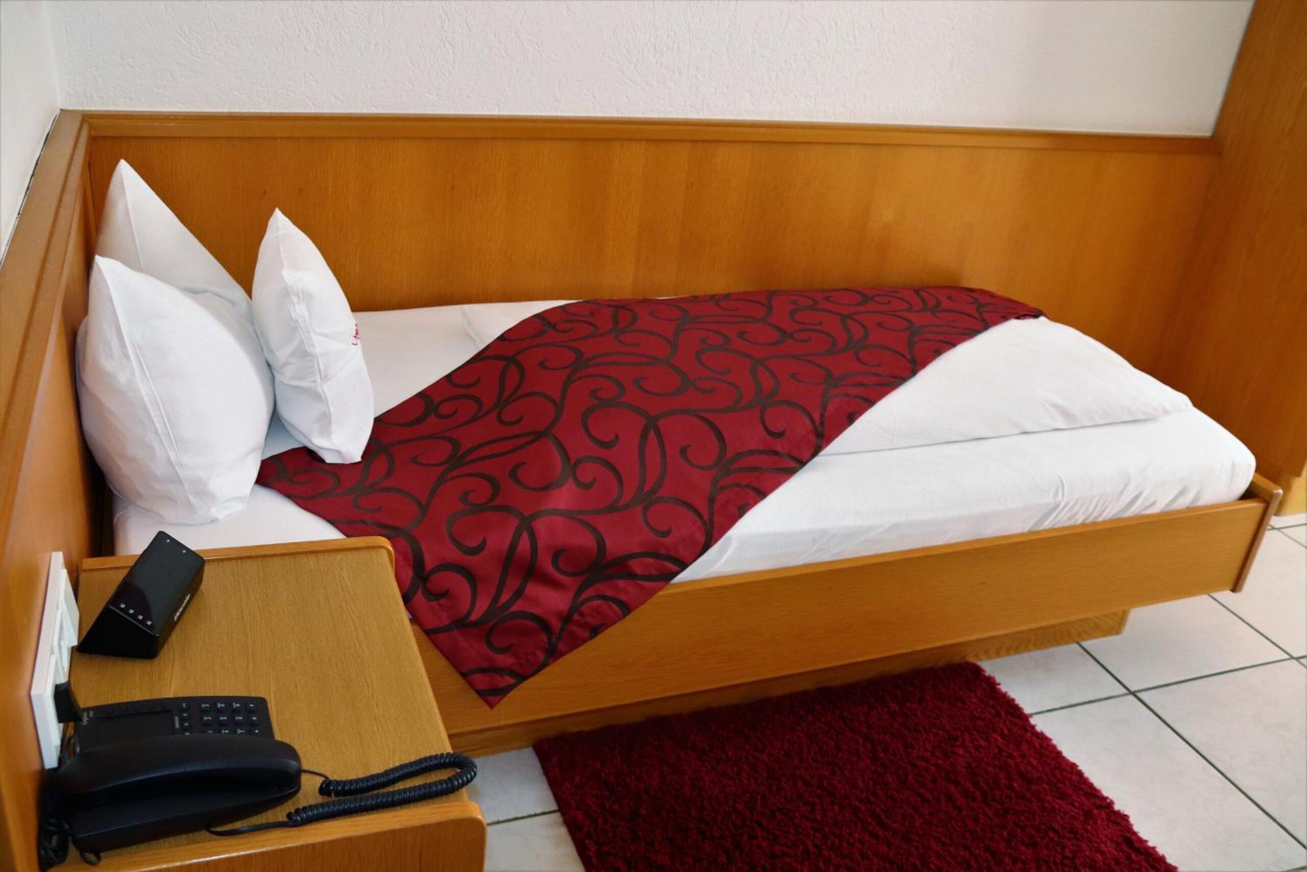 Single Room with Private Bathroom photo 2