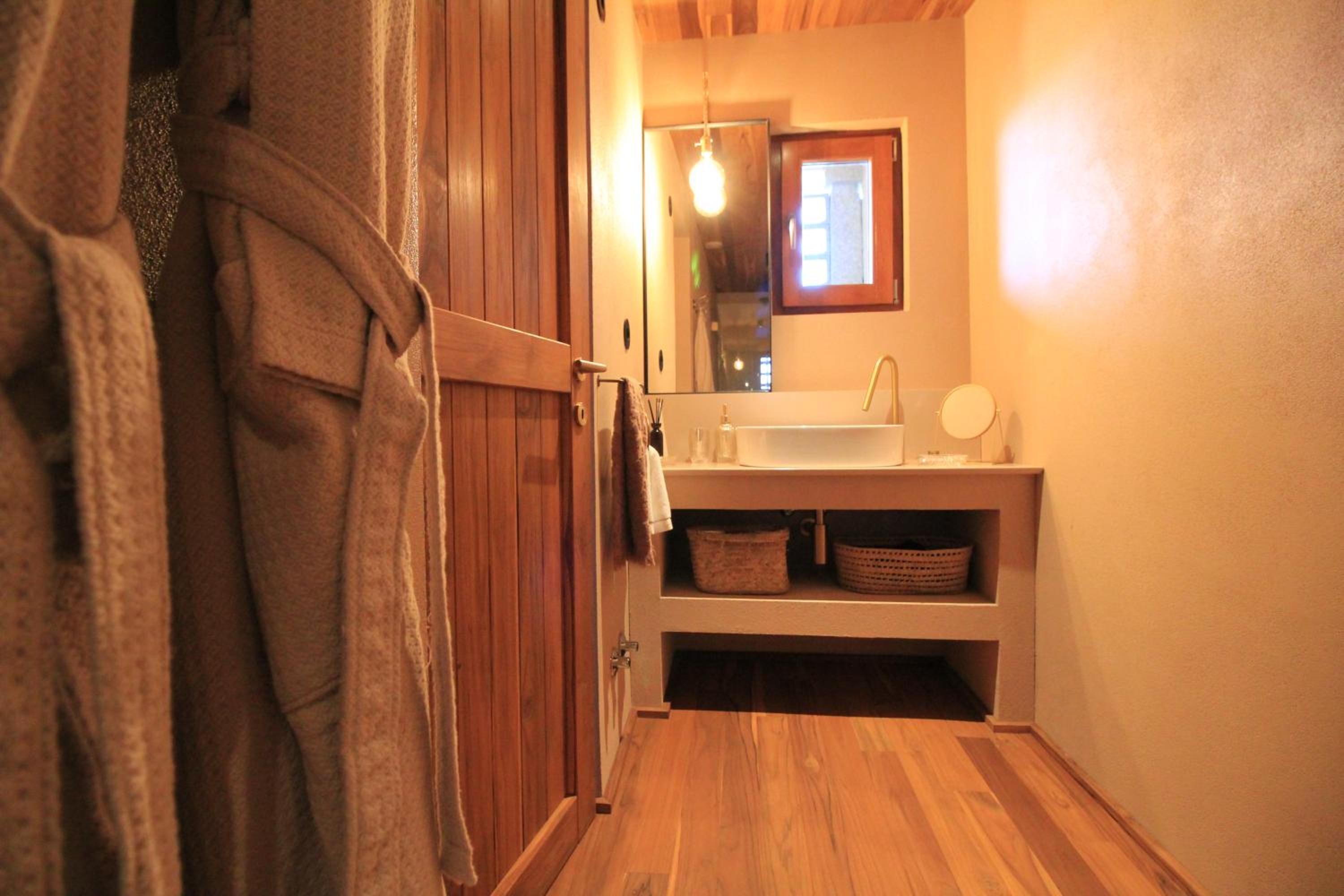 Superior Suite - Photo 10
