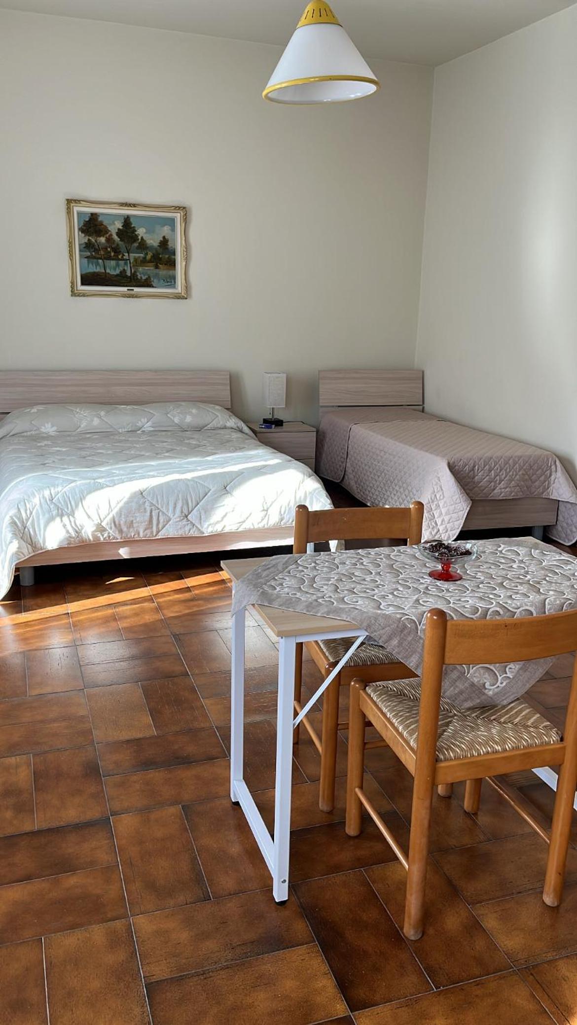 Double Room - Photo 5