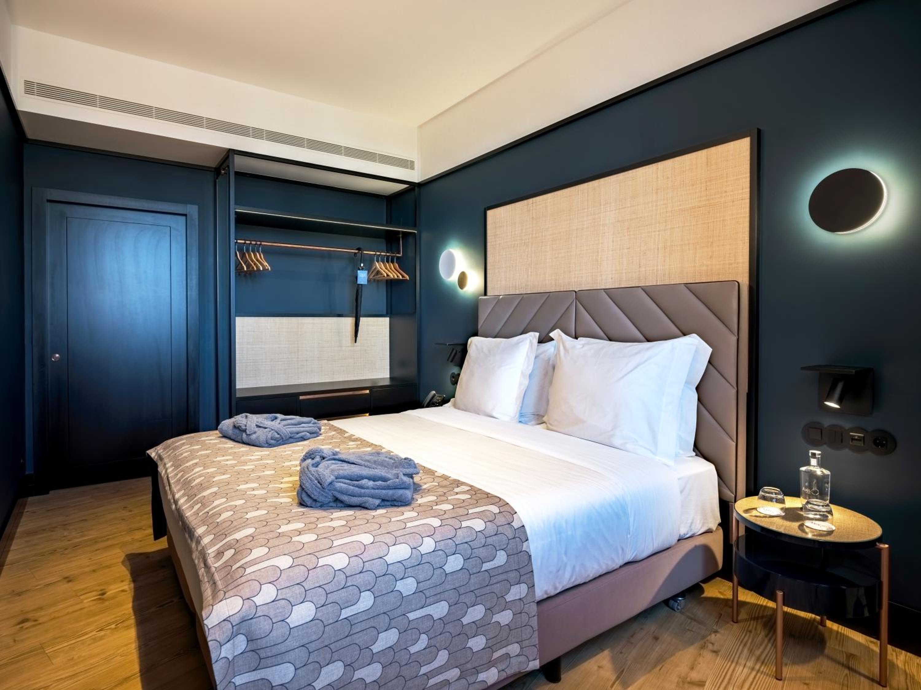 Suite with Aliados View - Photo 6