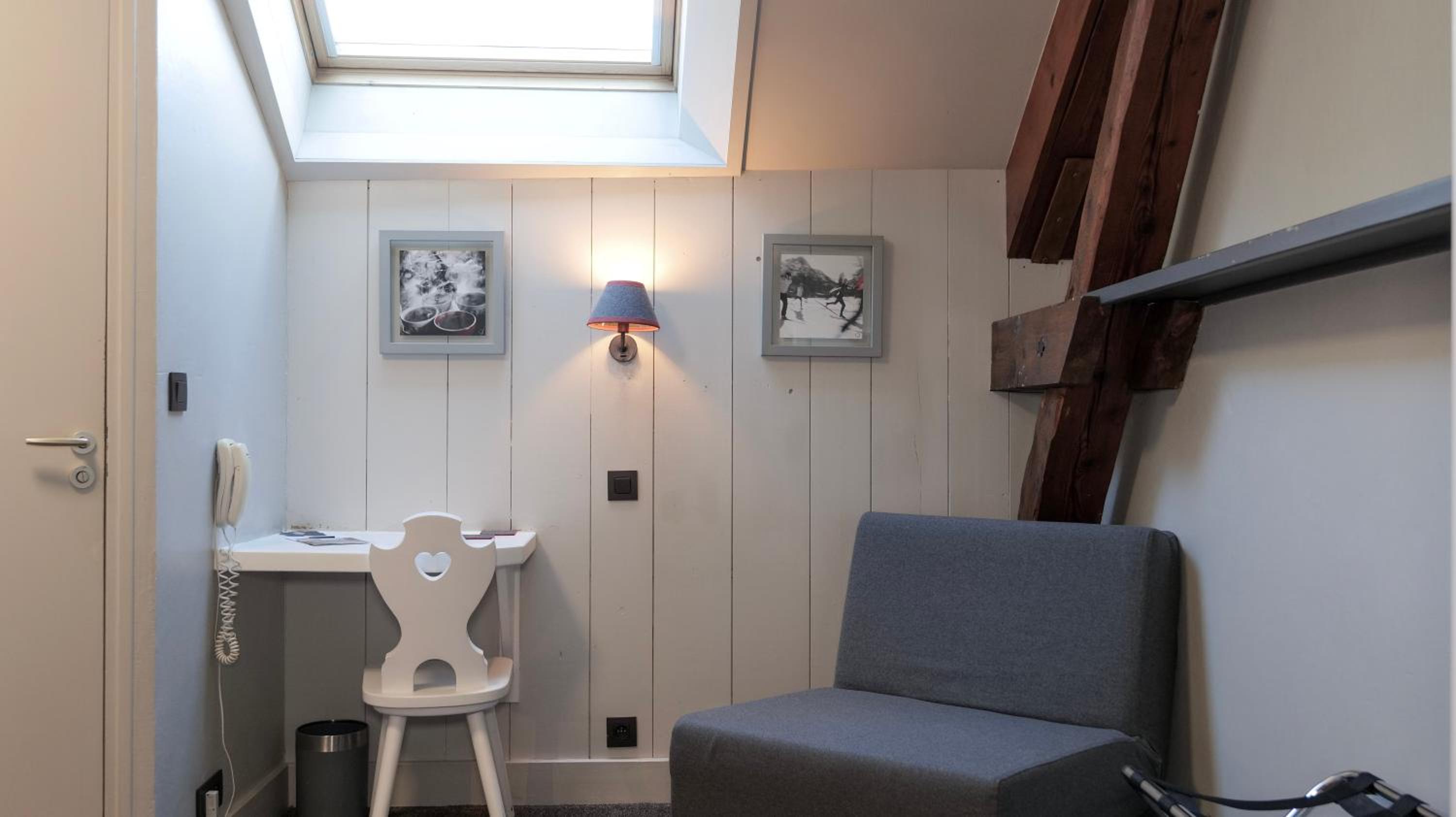 Standard Double or Twin Room - Photo 12
