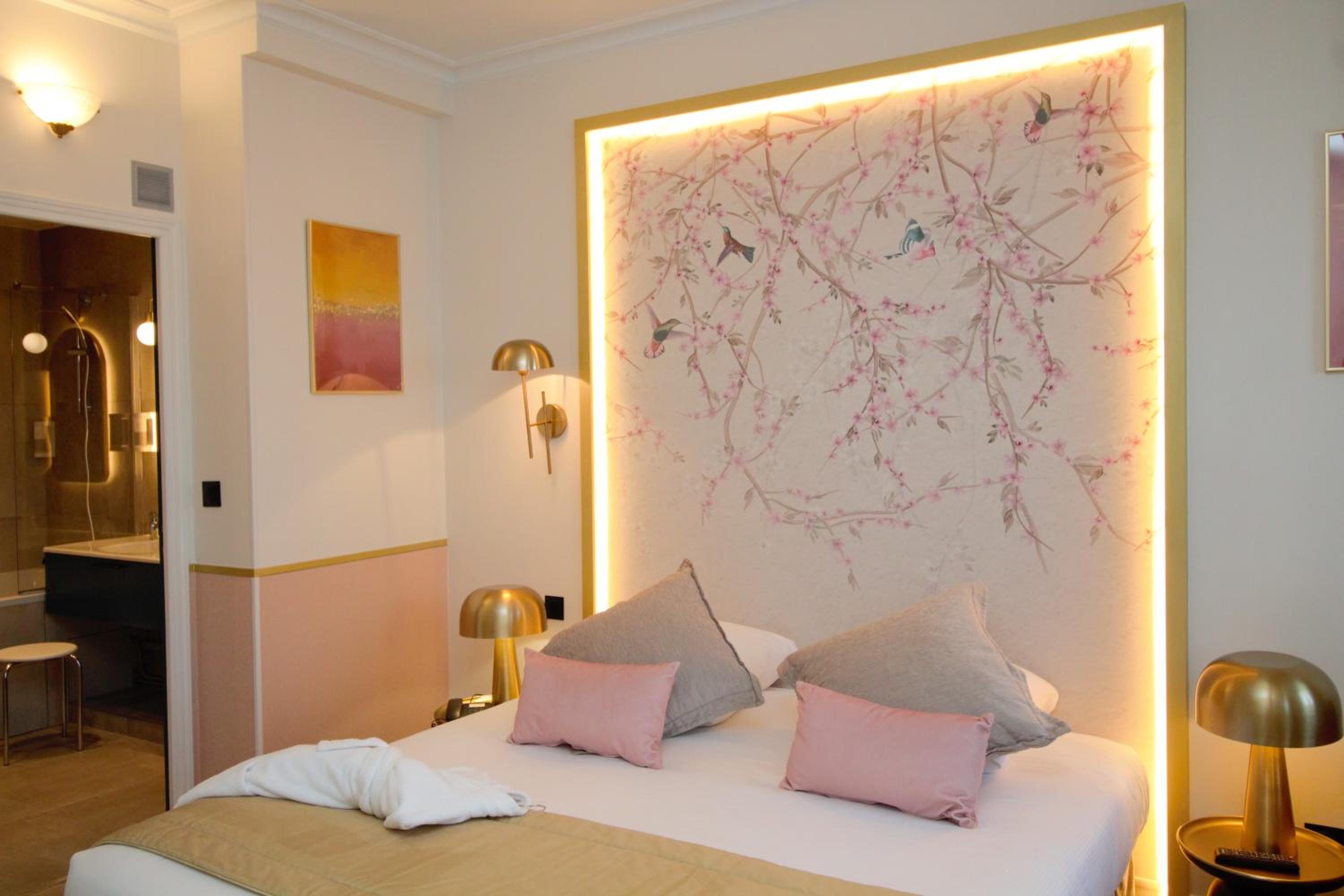 Junior Suite (2 Adults) photo 1