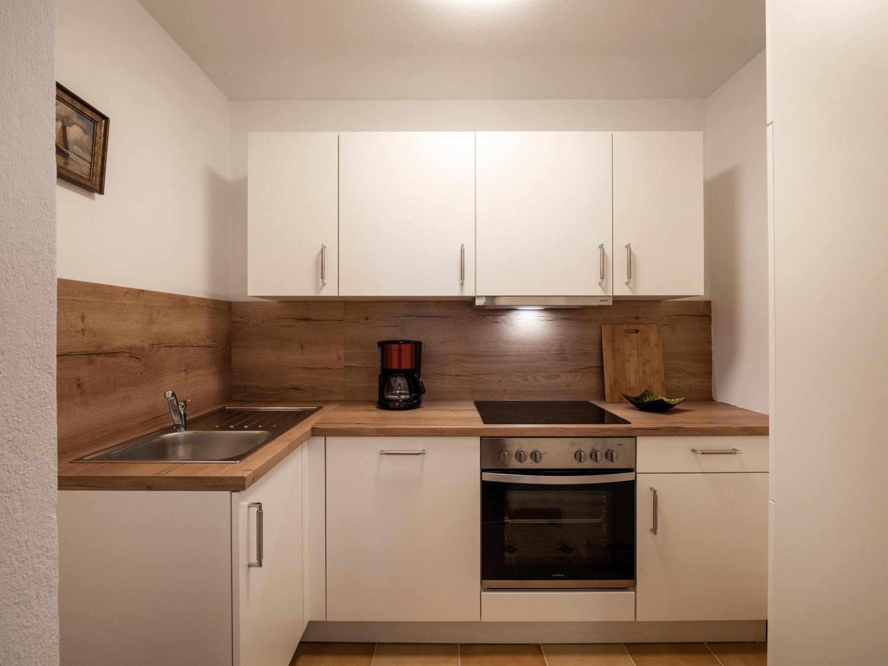 One-Bedroom Apartment with Shower photo 2