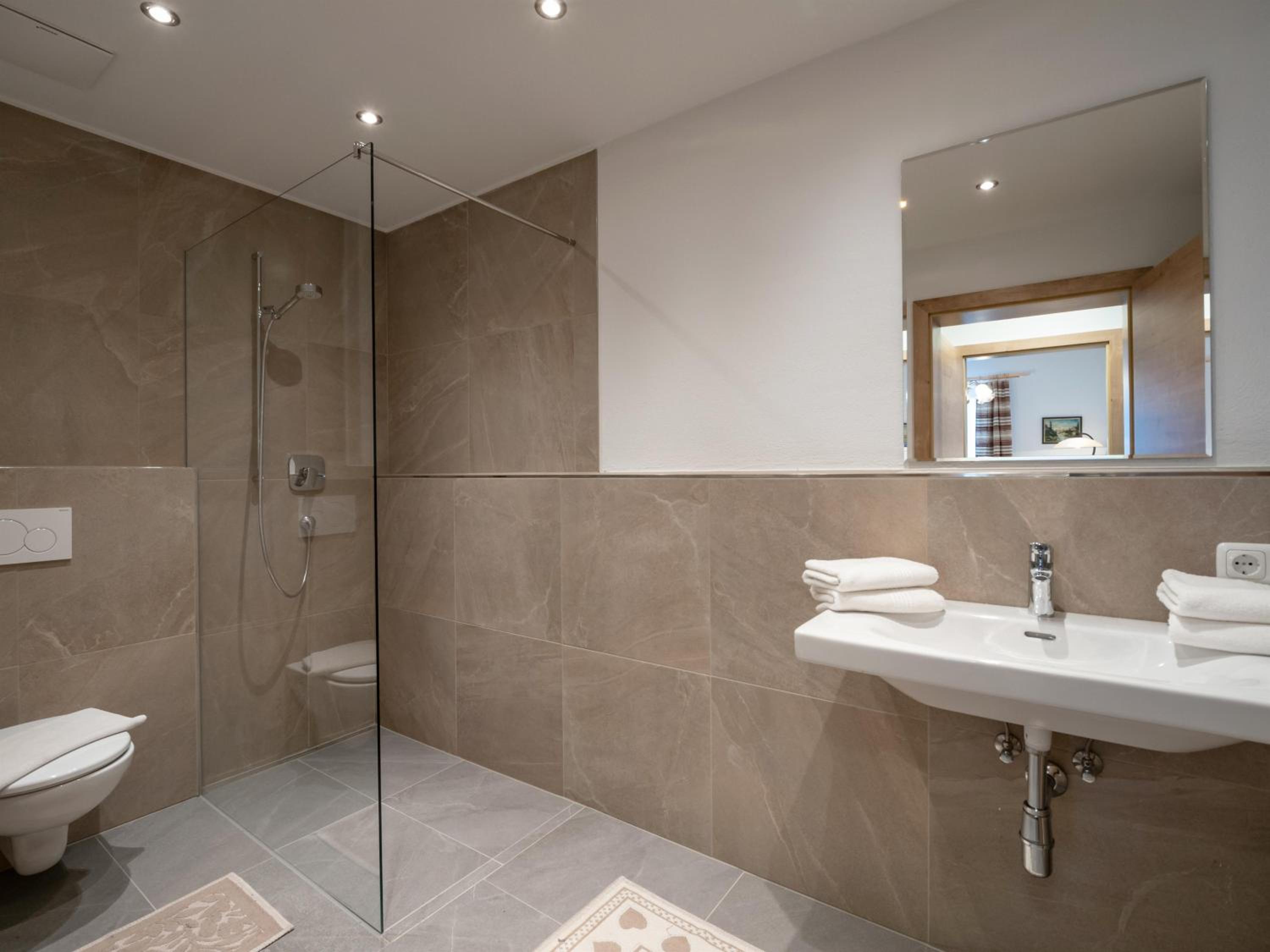 Apartment with Shower photo 3