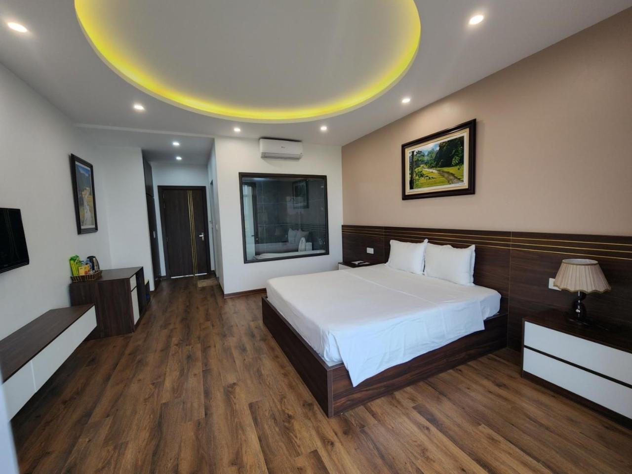 Deluxe Double Room with Bath - Photo 12