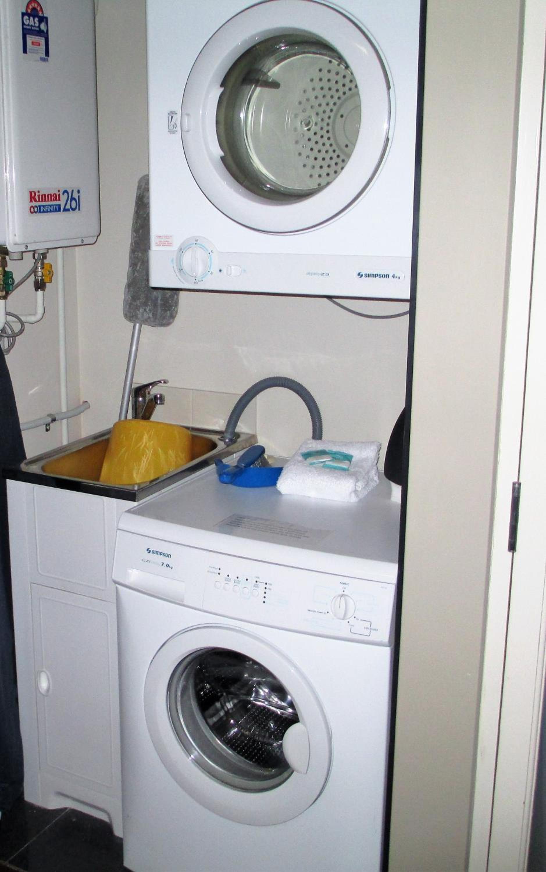 King Studio with Spa Bath and Kitchen/Dining/Living photo 3