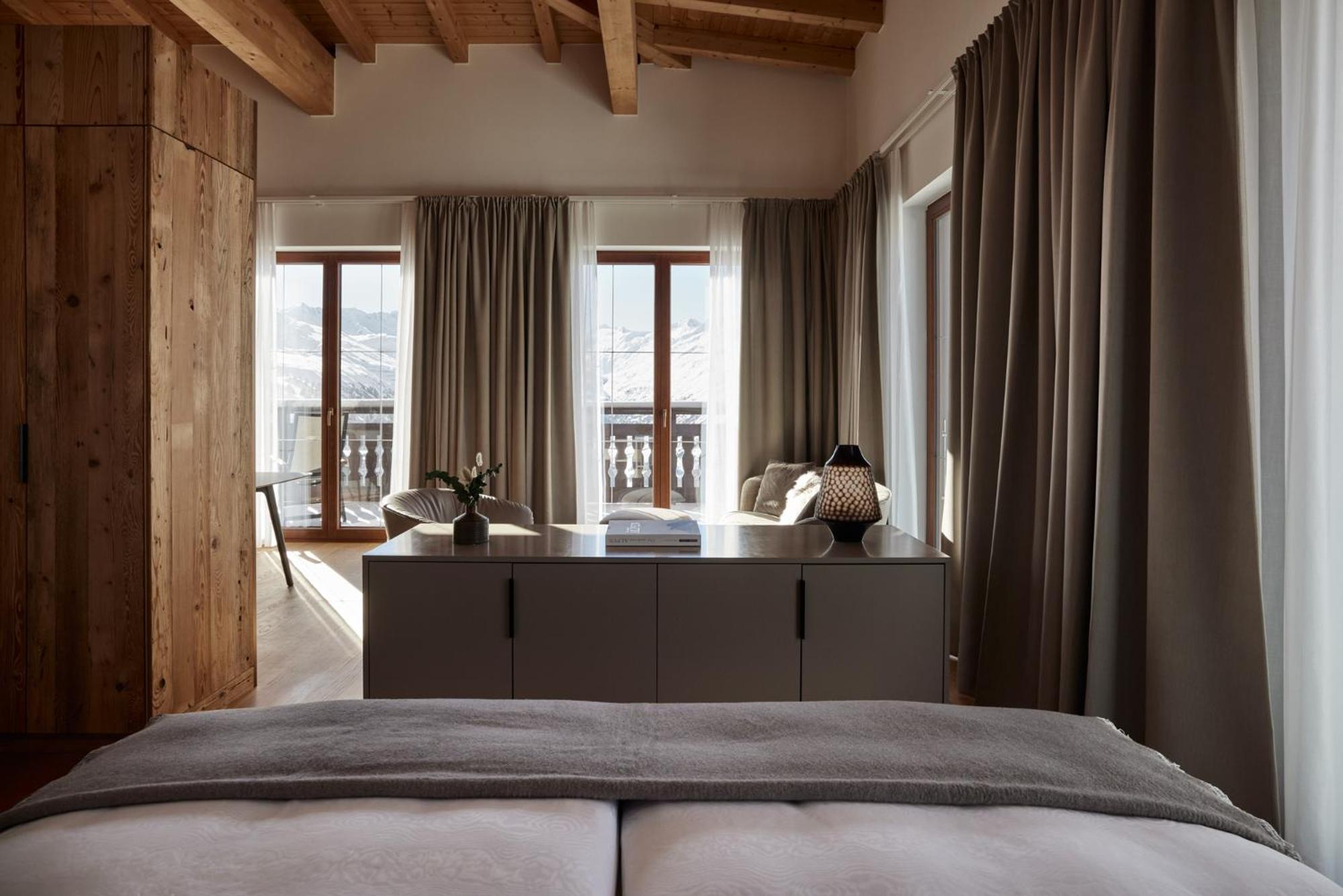 Suite with Mountain View
