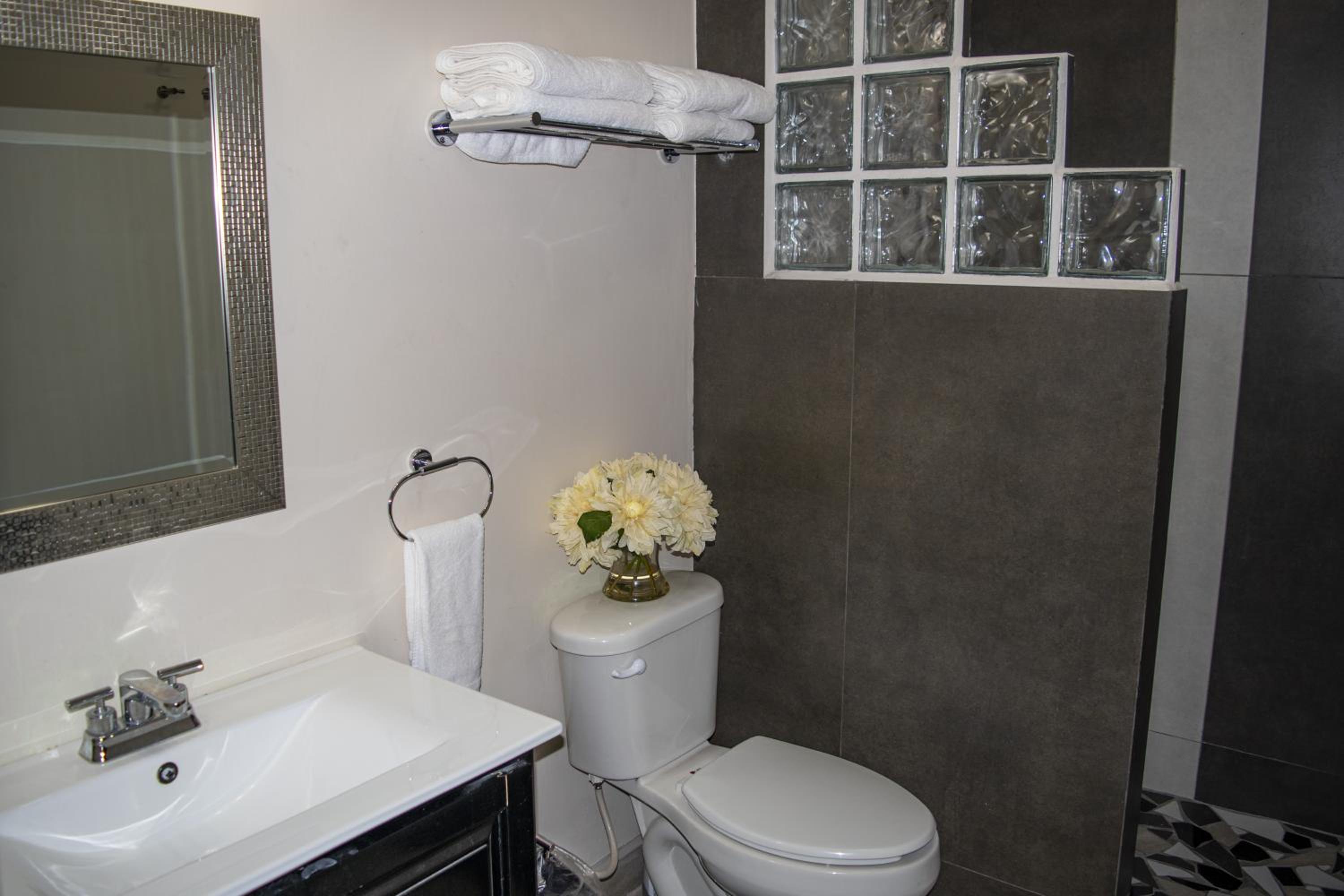 Budget Double Room - Photo 3