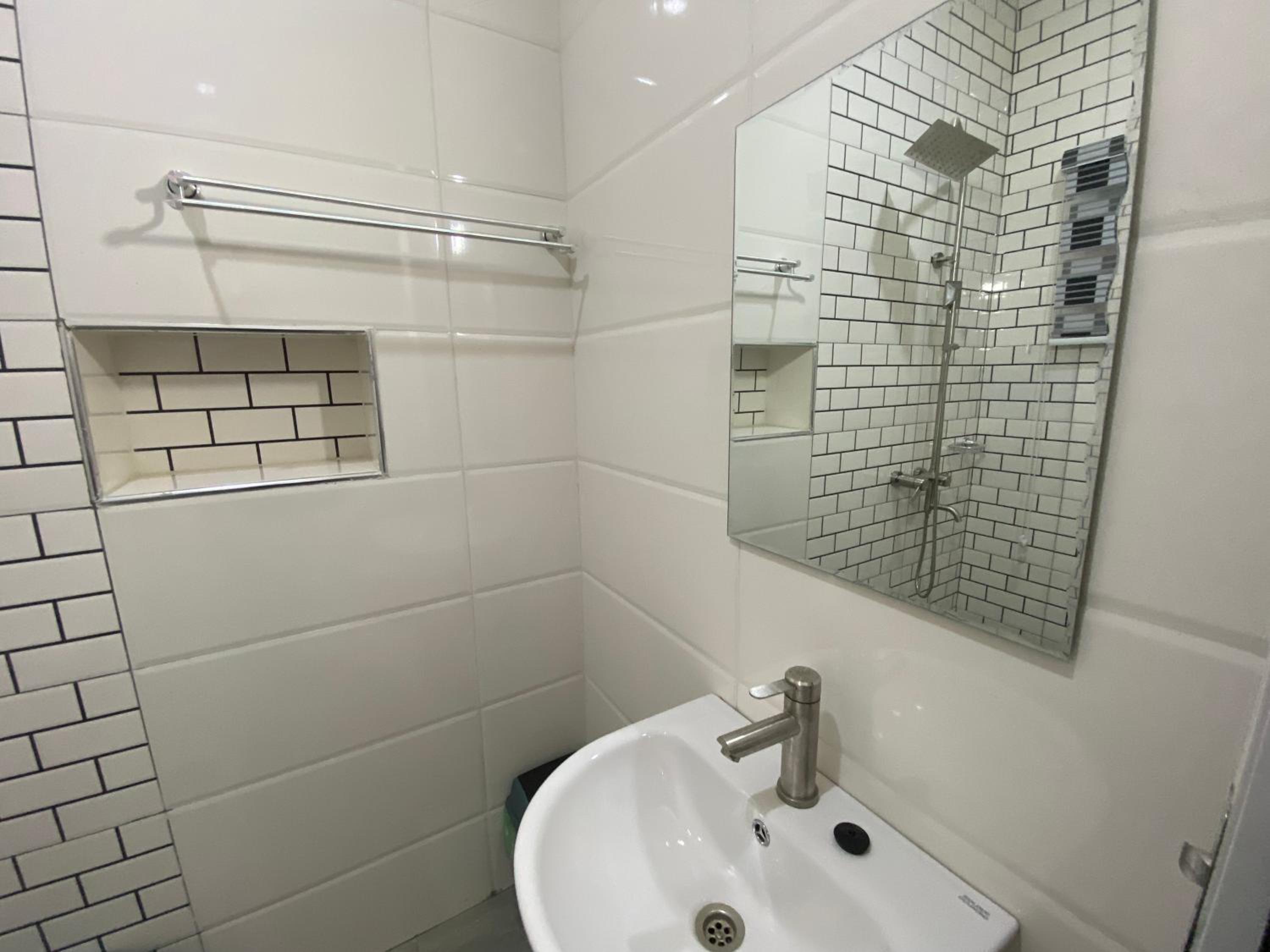Suite - Photo 12