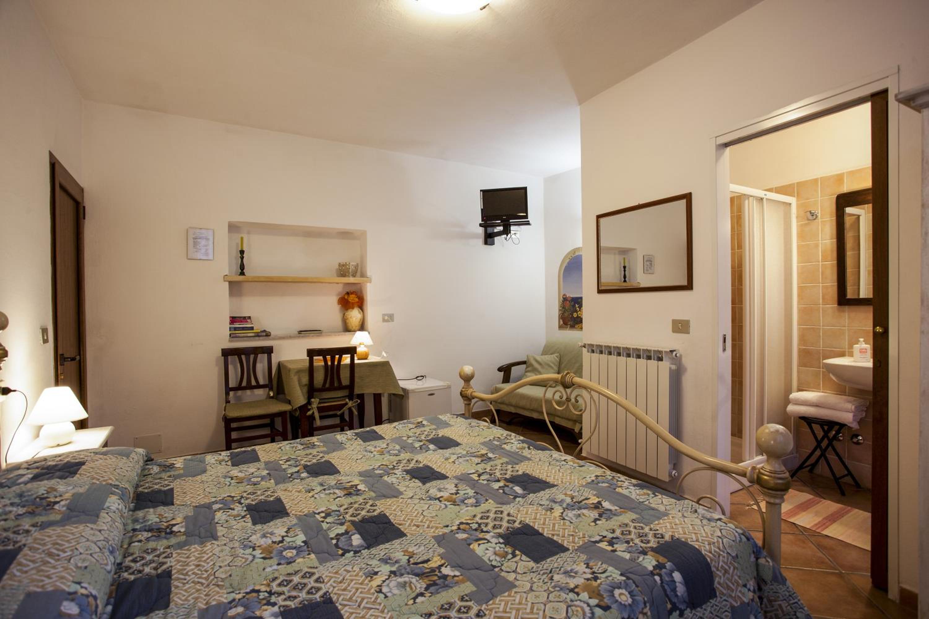 Standard Double Room photo 2