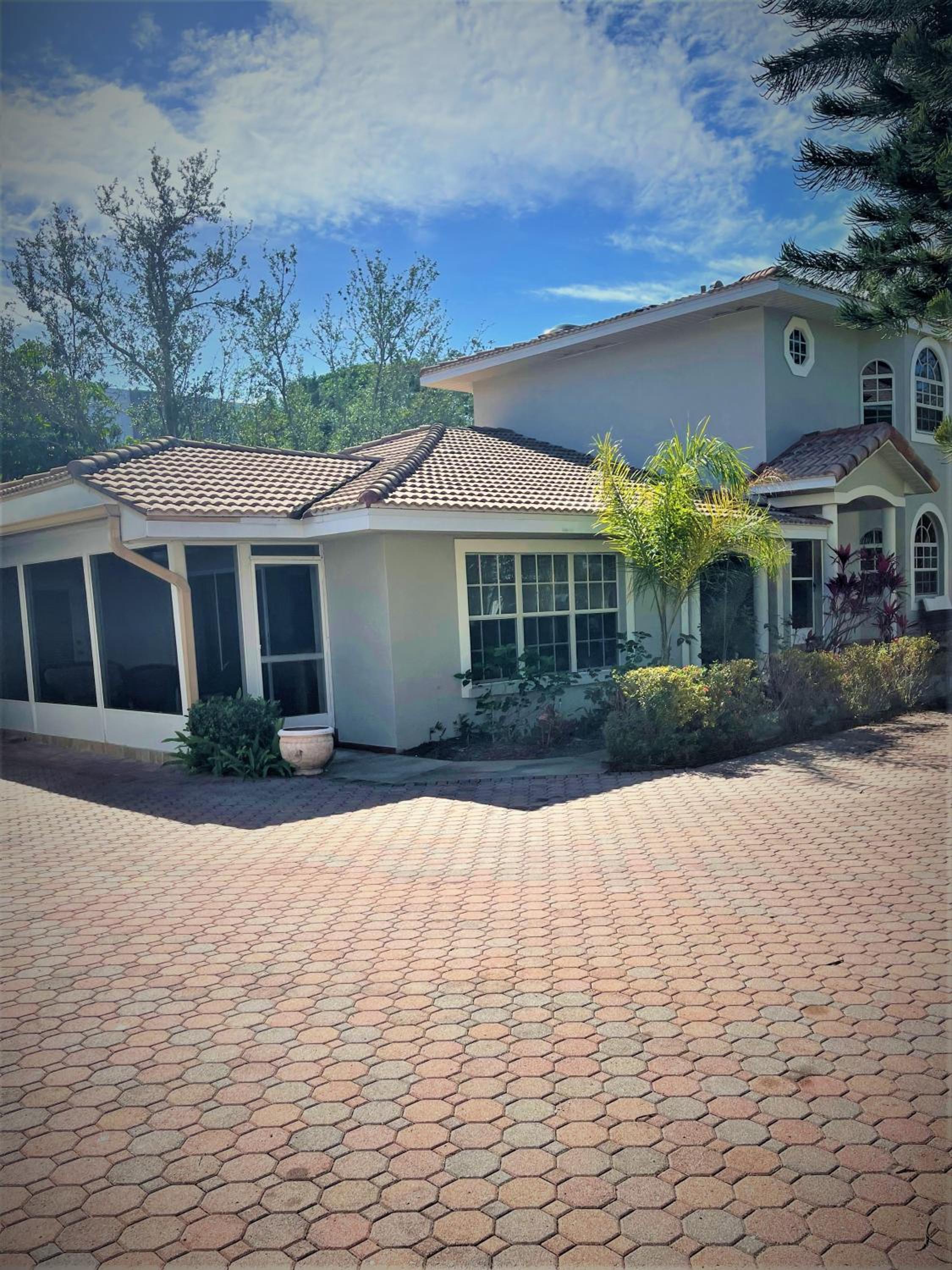 Three-Bedroom Villa photo 3
