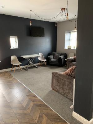 Three-Bedroom Apartment - Photo 3
