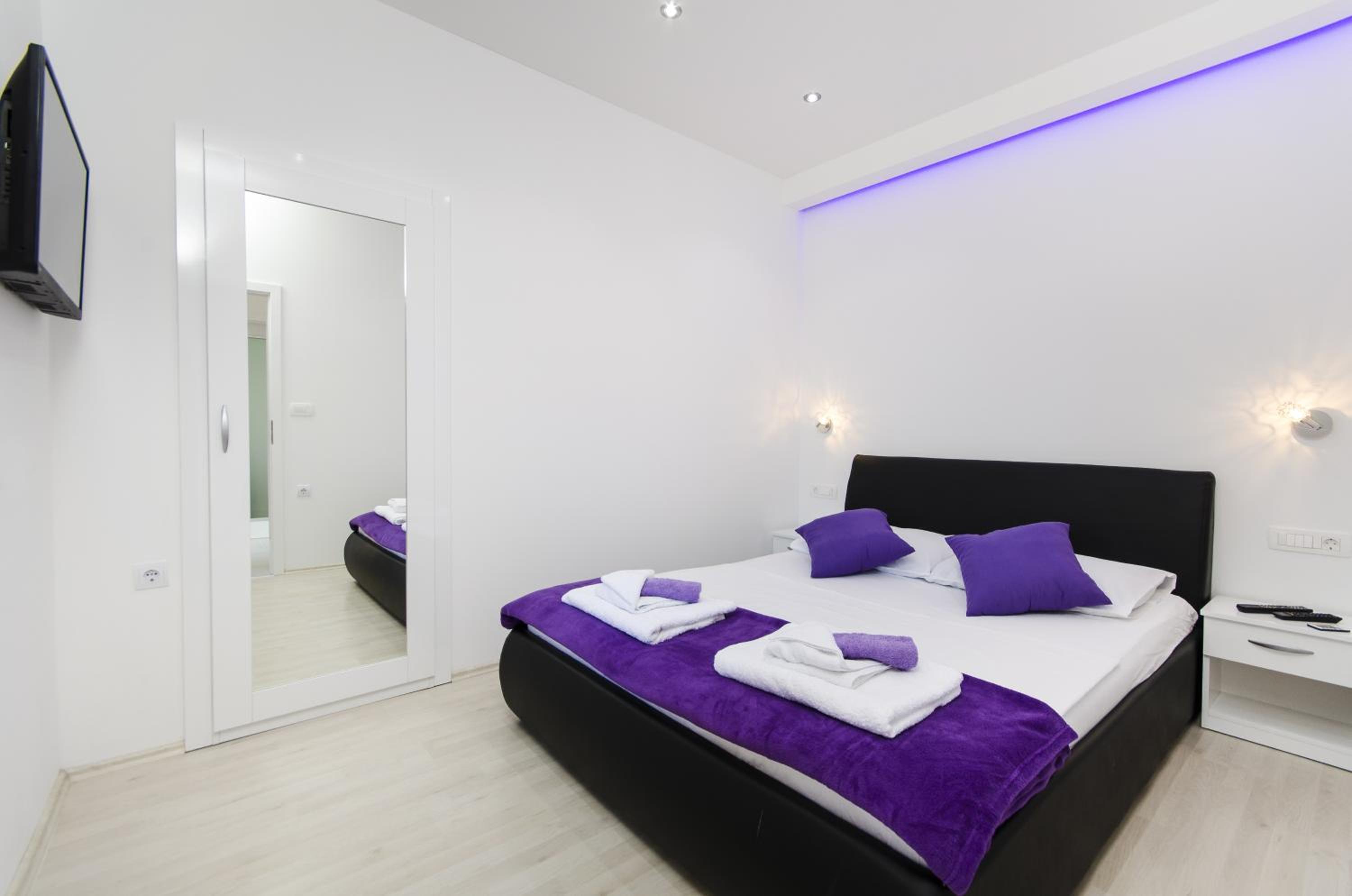 One-Bedroom Apartment with Terrace - Photo 1