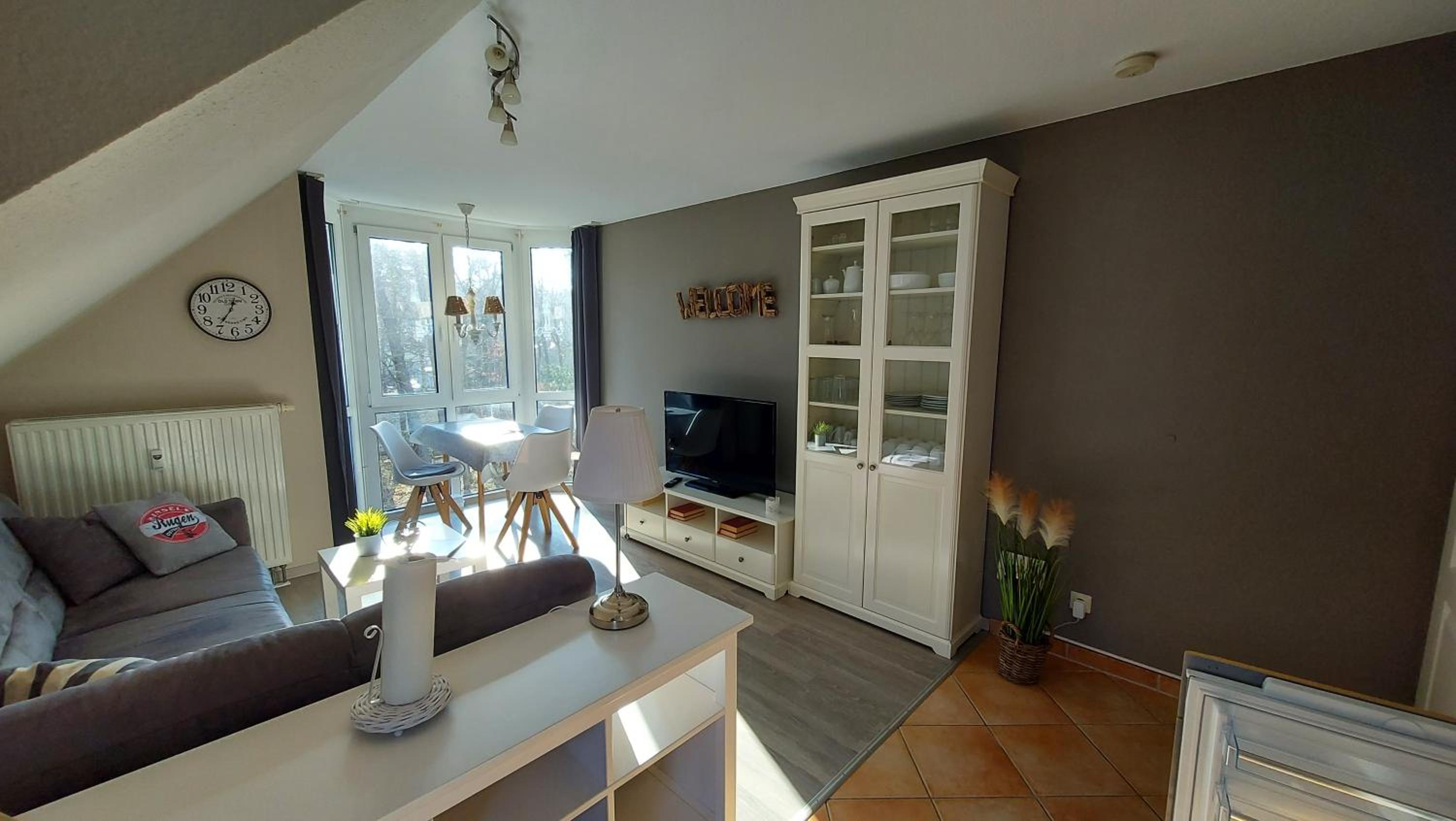 Apartment with Balcony photo 1