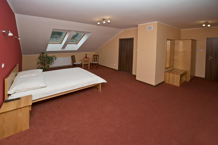 Large Double Room - Photo 1
