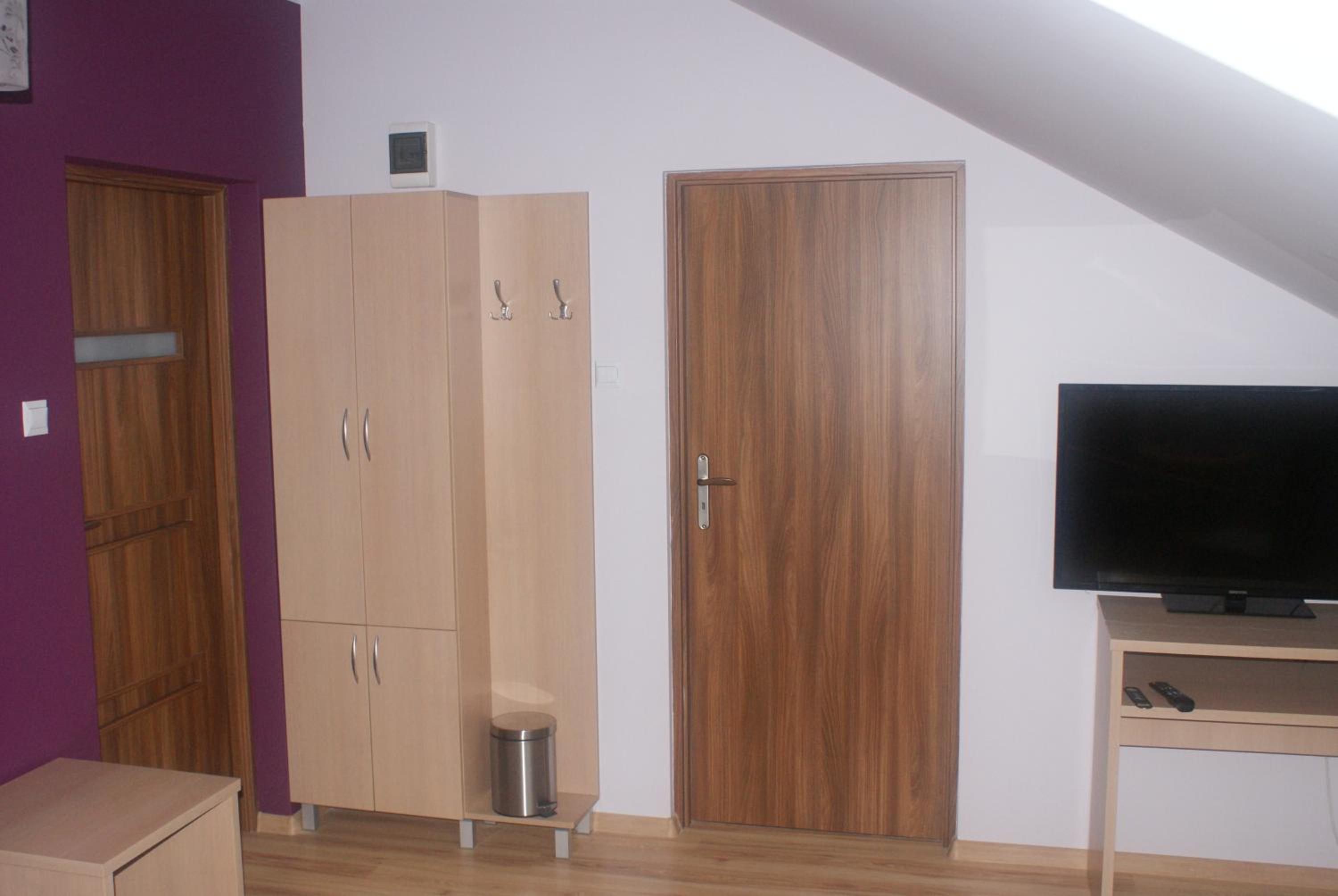 Budget Twin Room - Photo 1