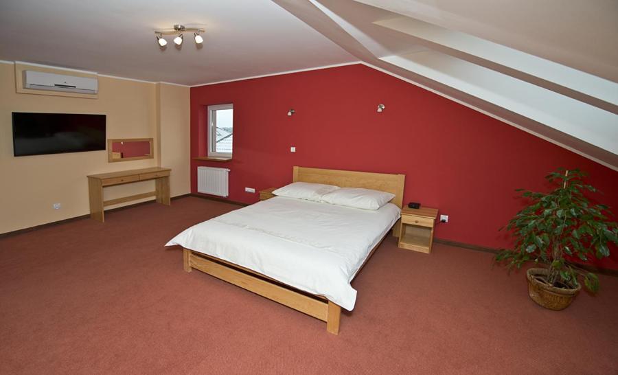 Large Double Room - Photo 16