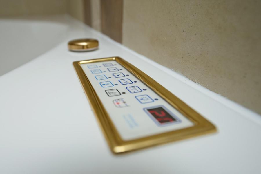 Large Double Room - Photo 5