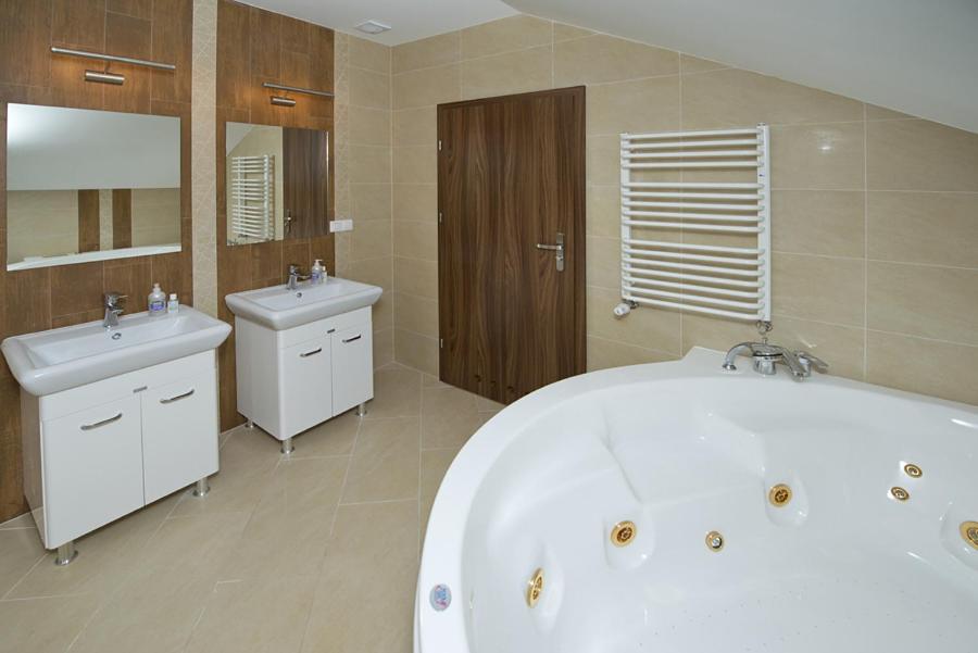 Large Double Room - Photo 6