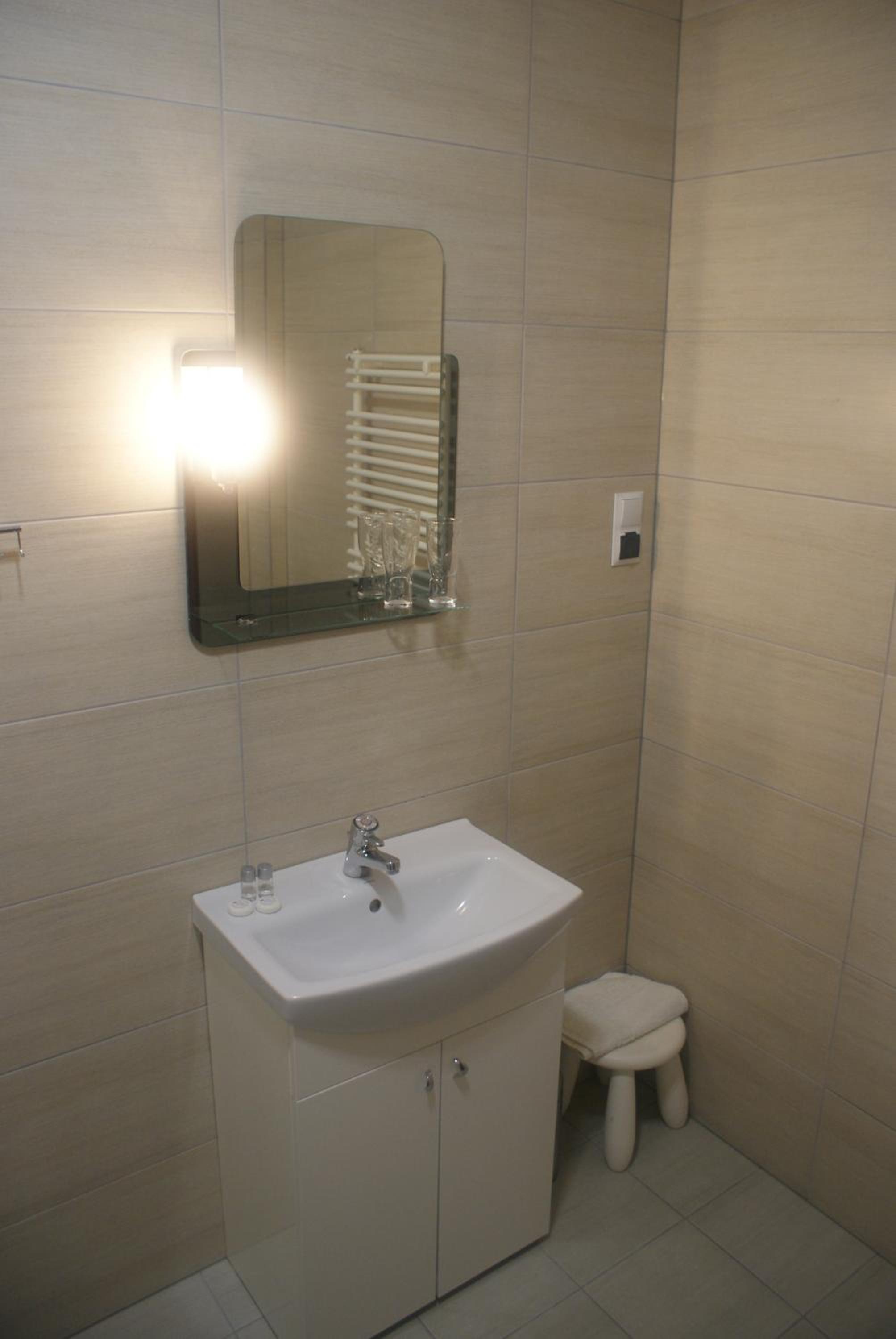 Budget Twin Room - Photo 3