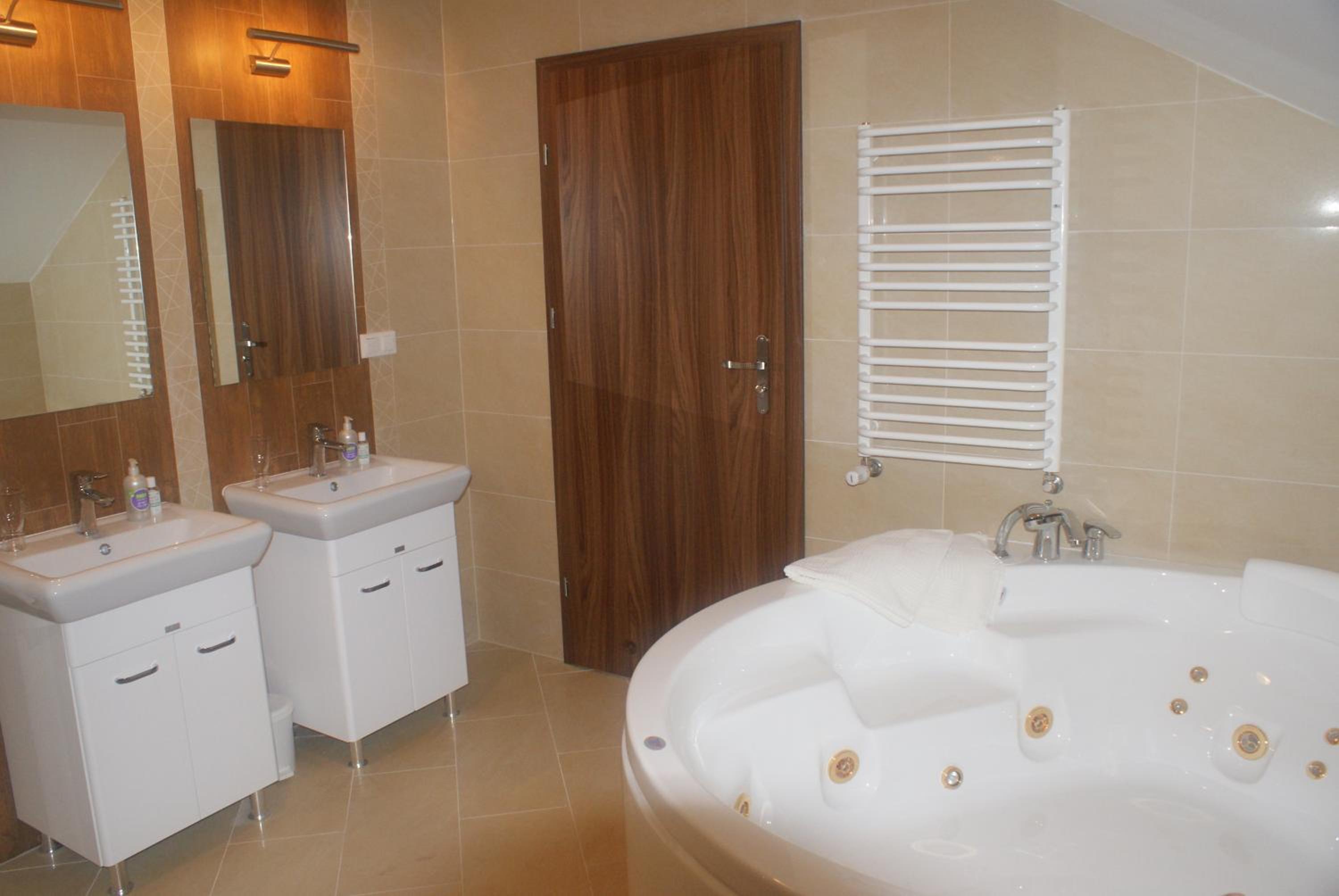 Large Double Room - Photo 13