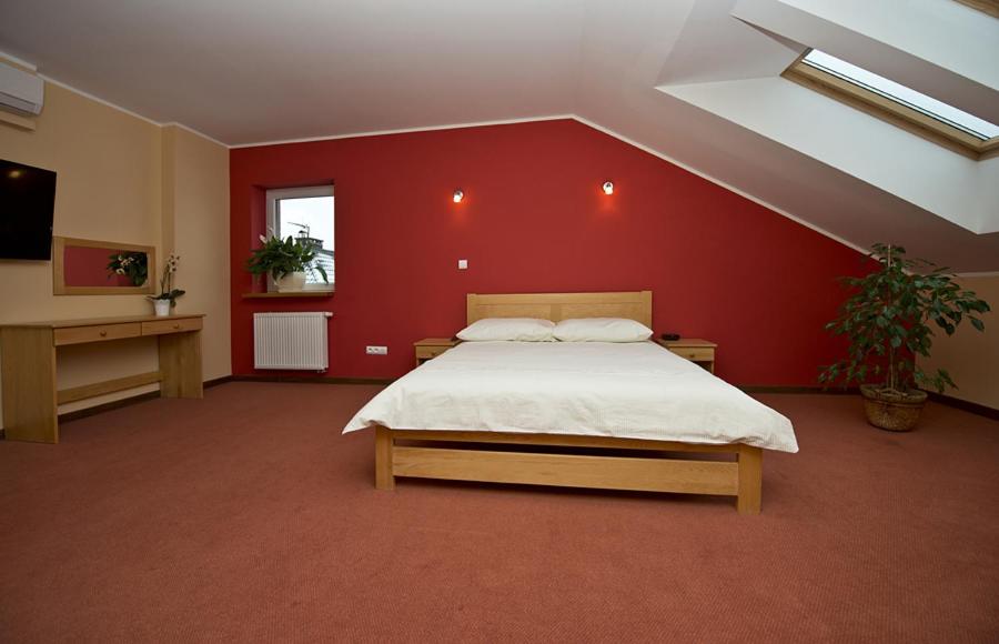 Large Double Room - Photo 14