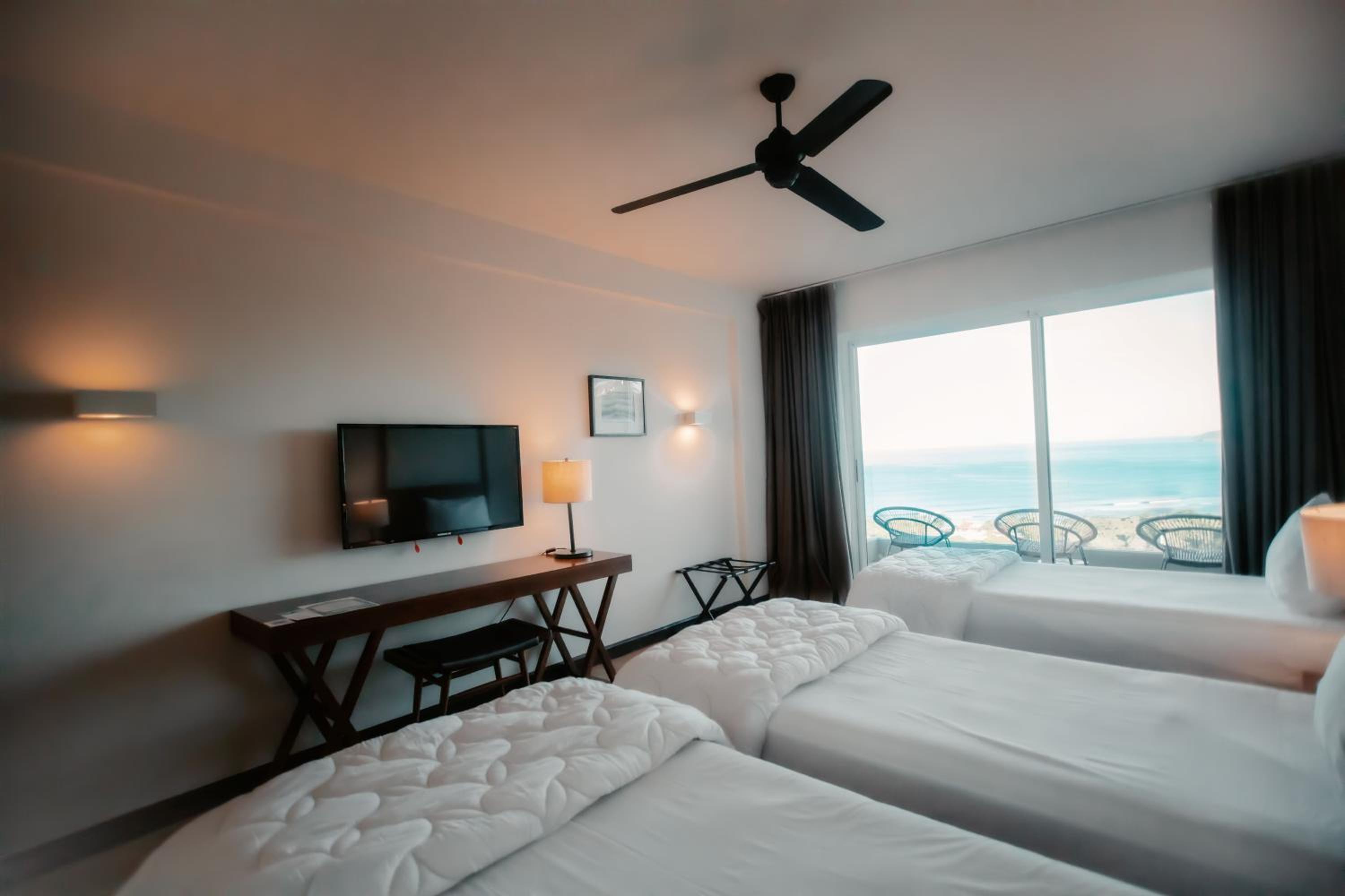 Concept King Room with One Twin Bed and Ocean View - Non-Smoking