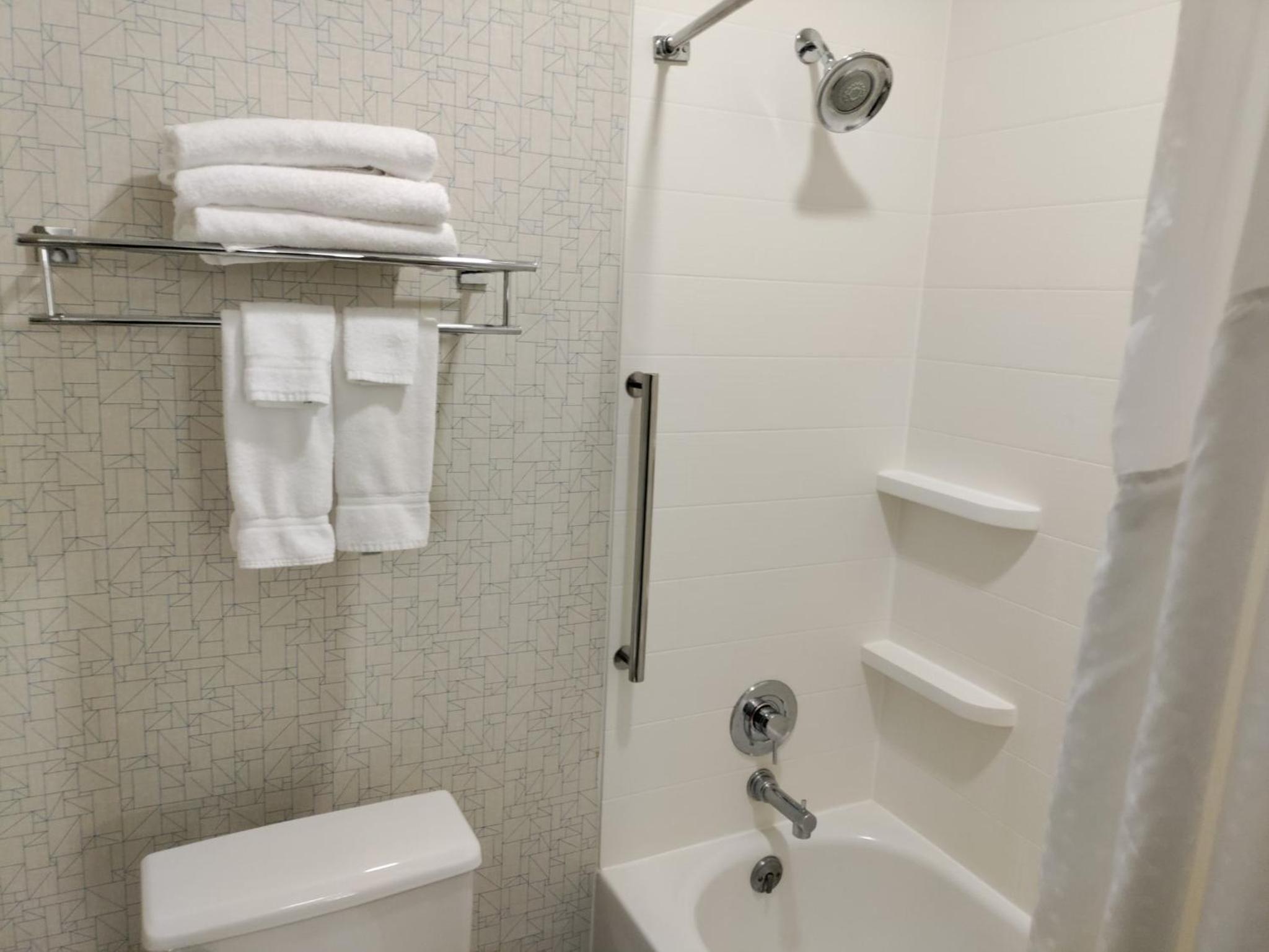 Standard King Room - Photo 5