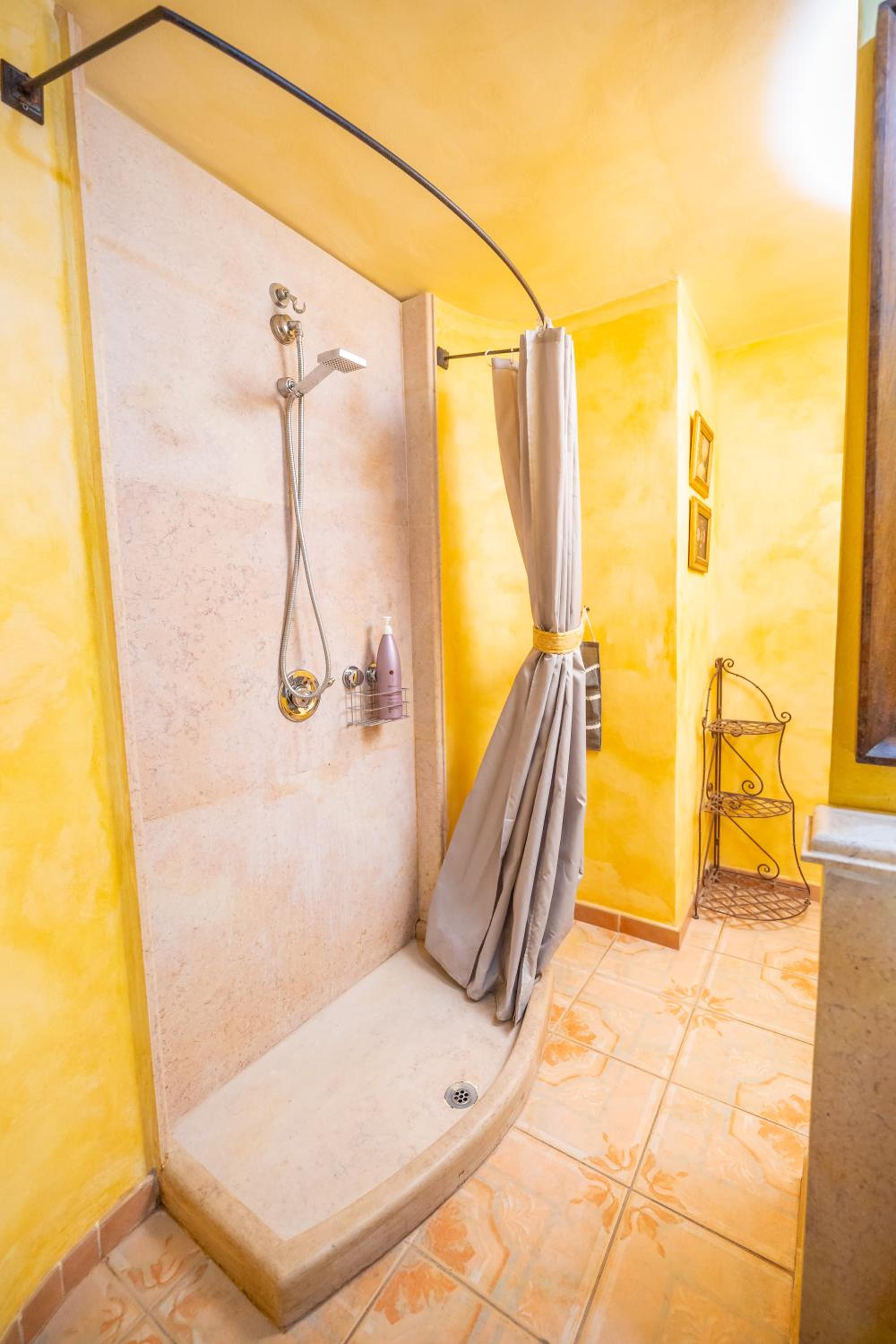 Large Double or Twin Room with Balcony photo 2