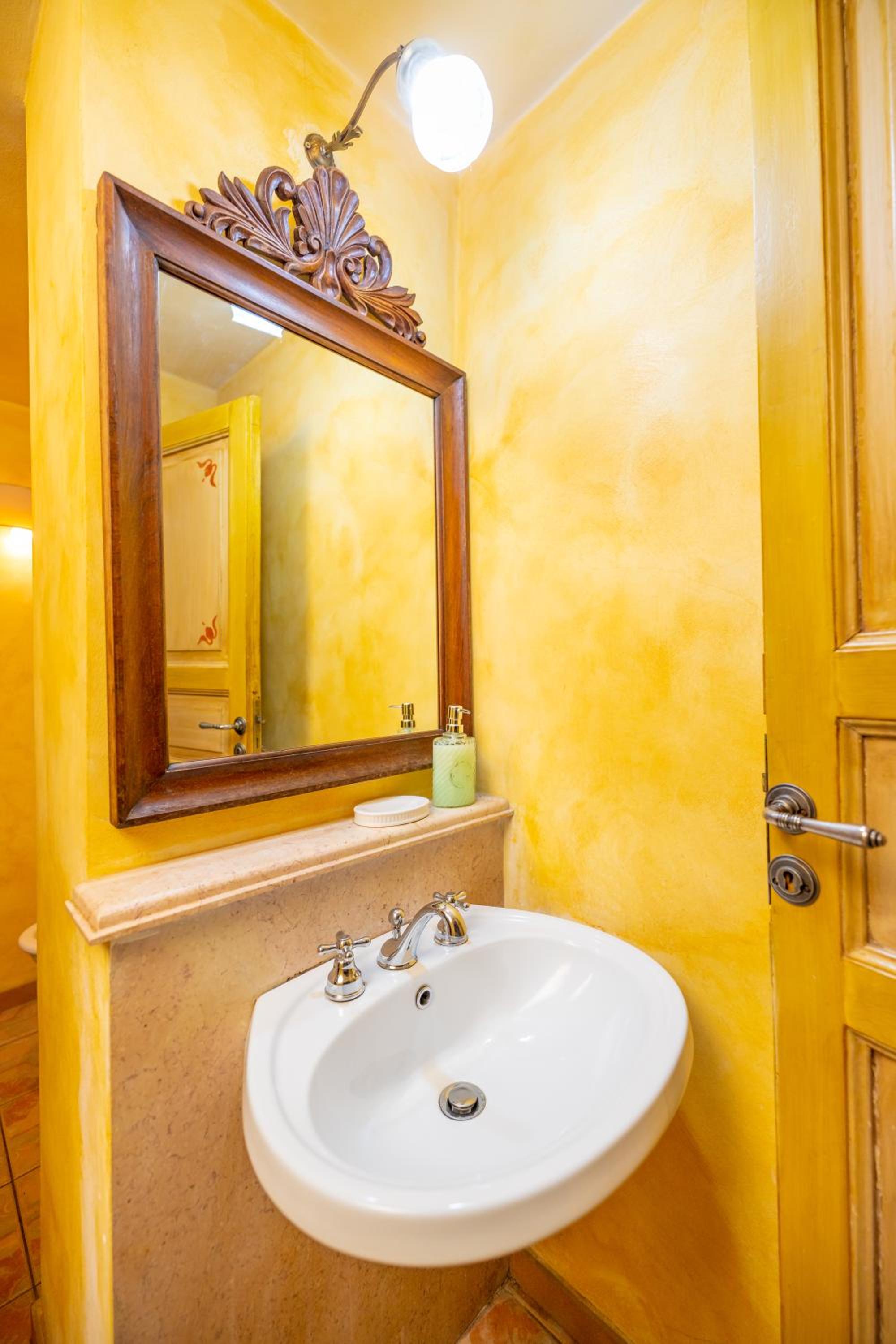 Large Double or Twin Room with Balcony photo 3