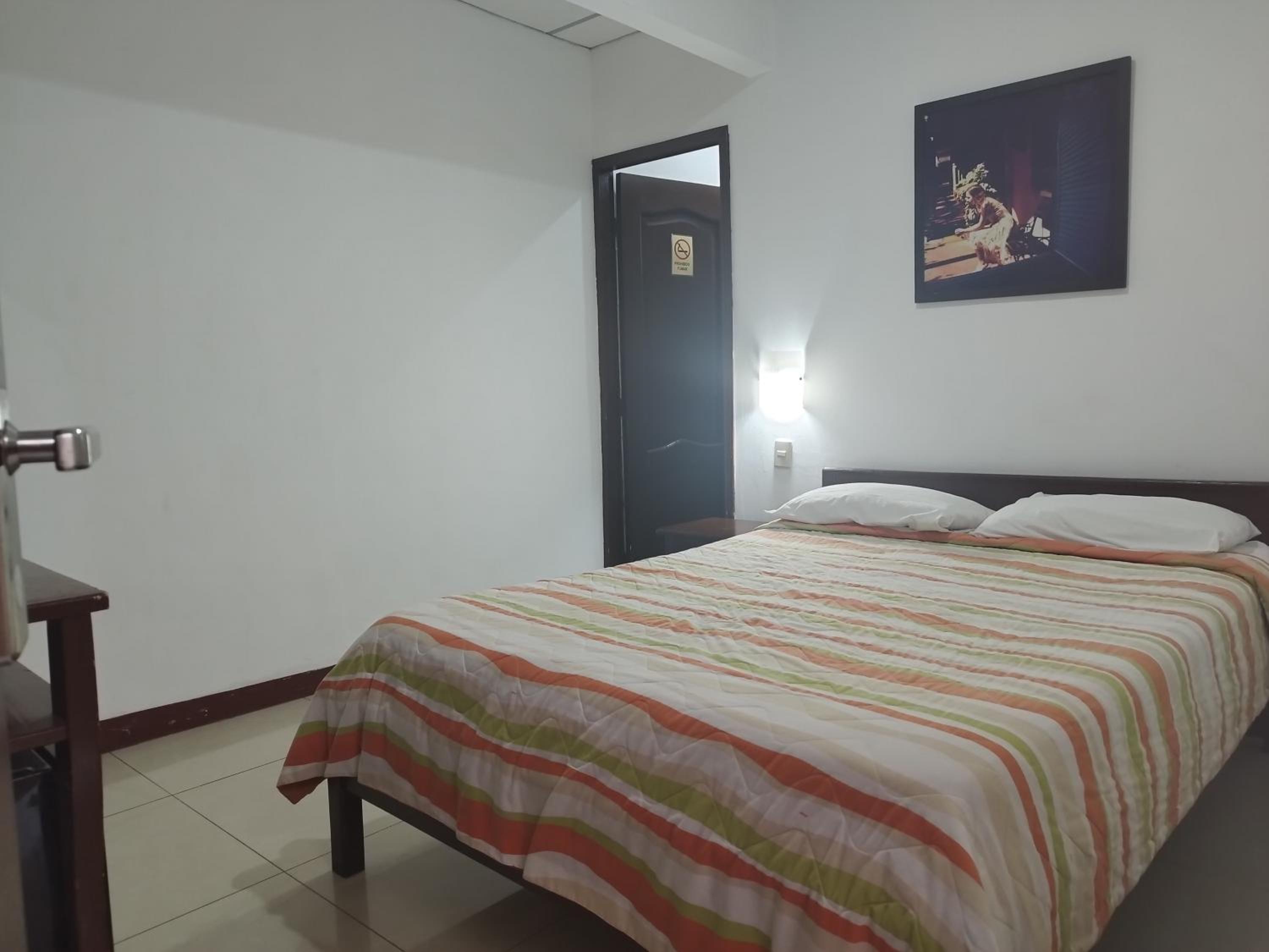 Small Single Room photo 1