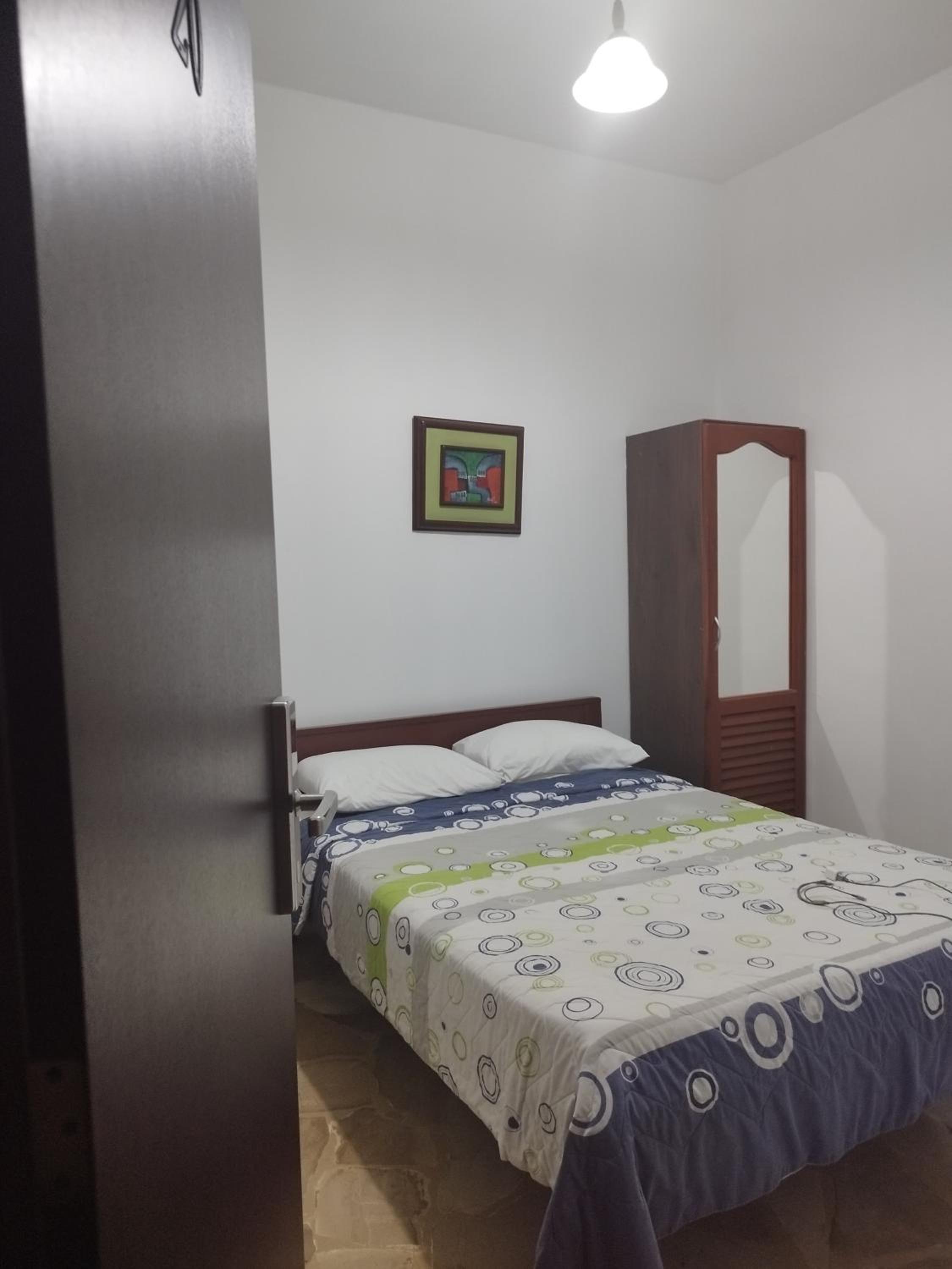 Small Single Room photo 2