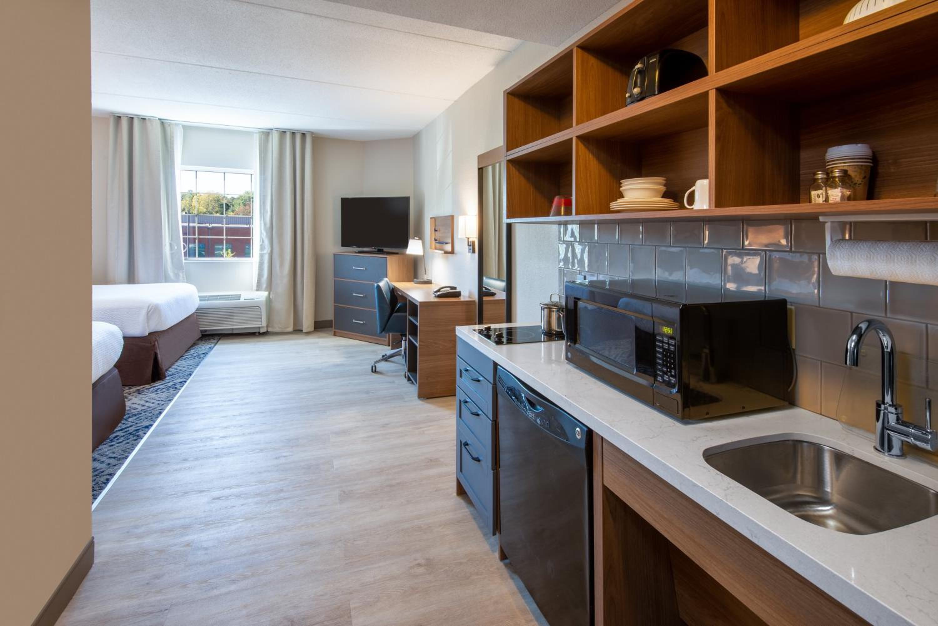Studio Suite with Two Double Beds and Mobility Accessible Tub - Photo 1