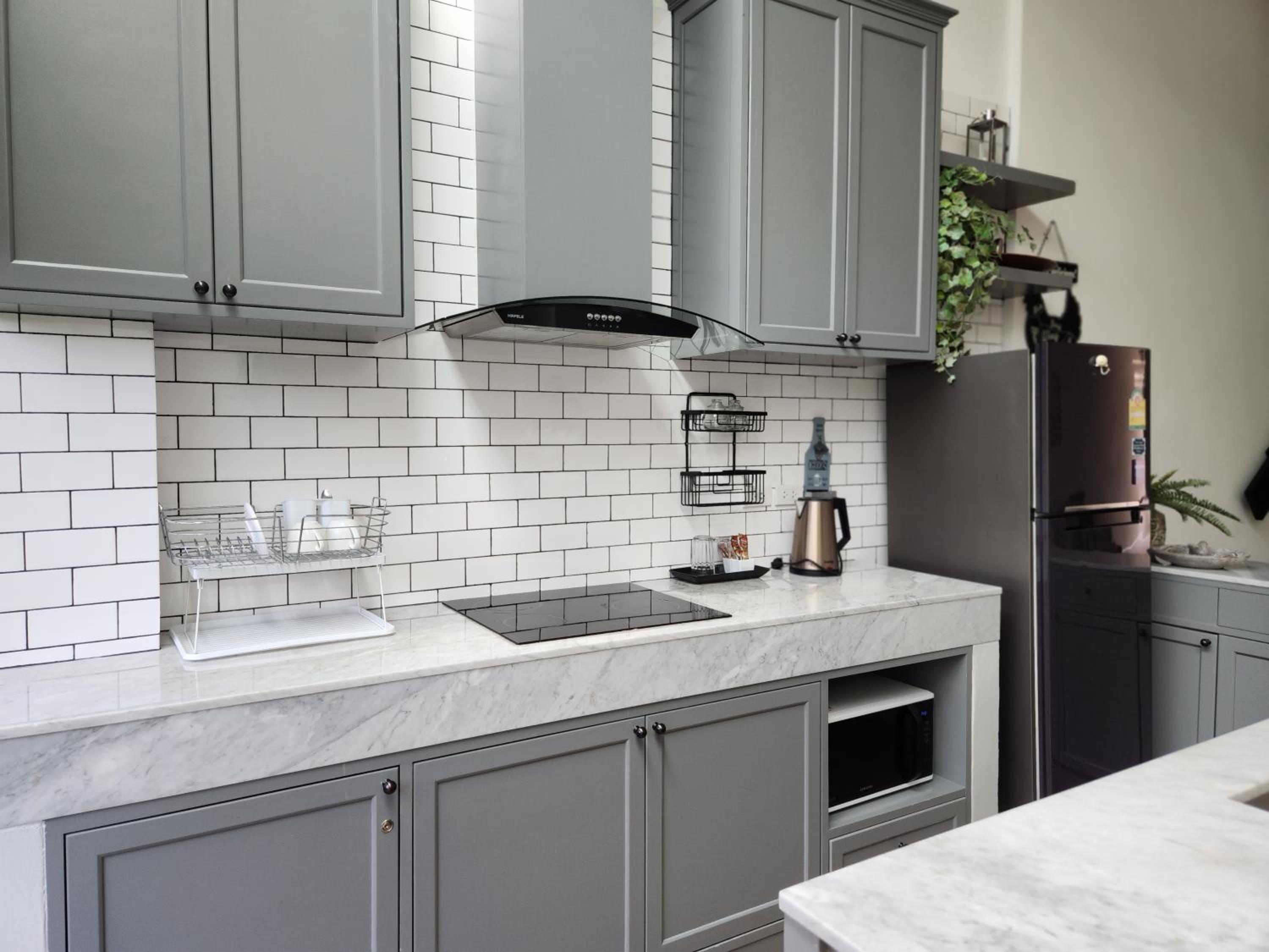 Three-Bedroom Townhouse - Photo 2