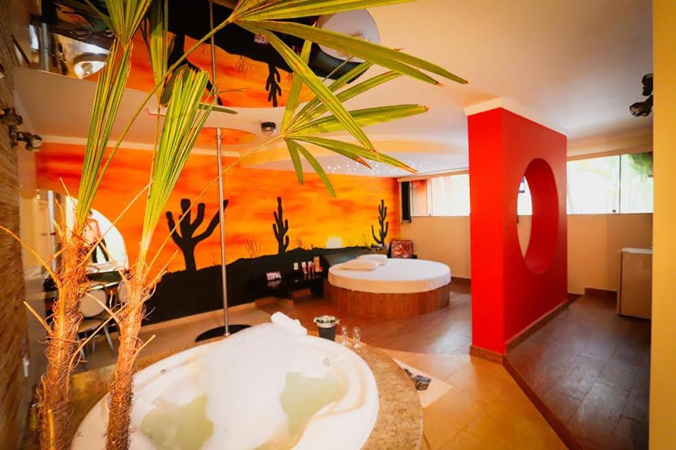 Suite with Hot Tub photo 1