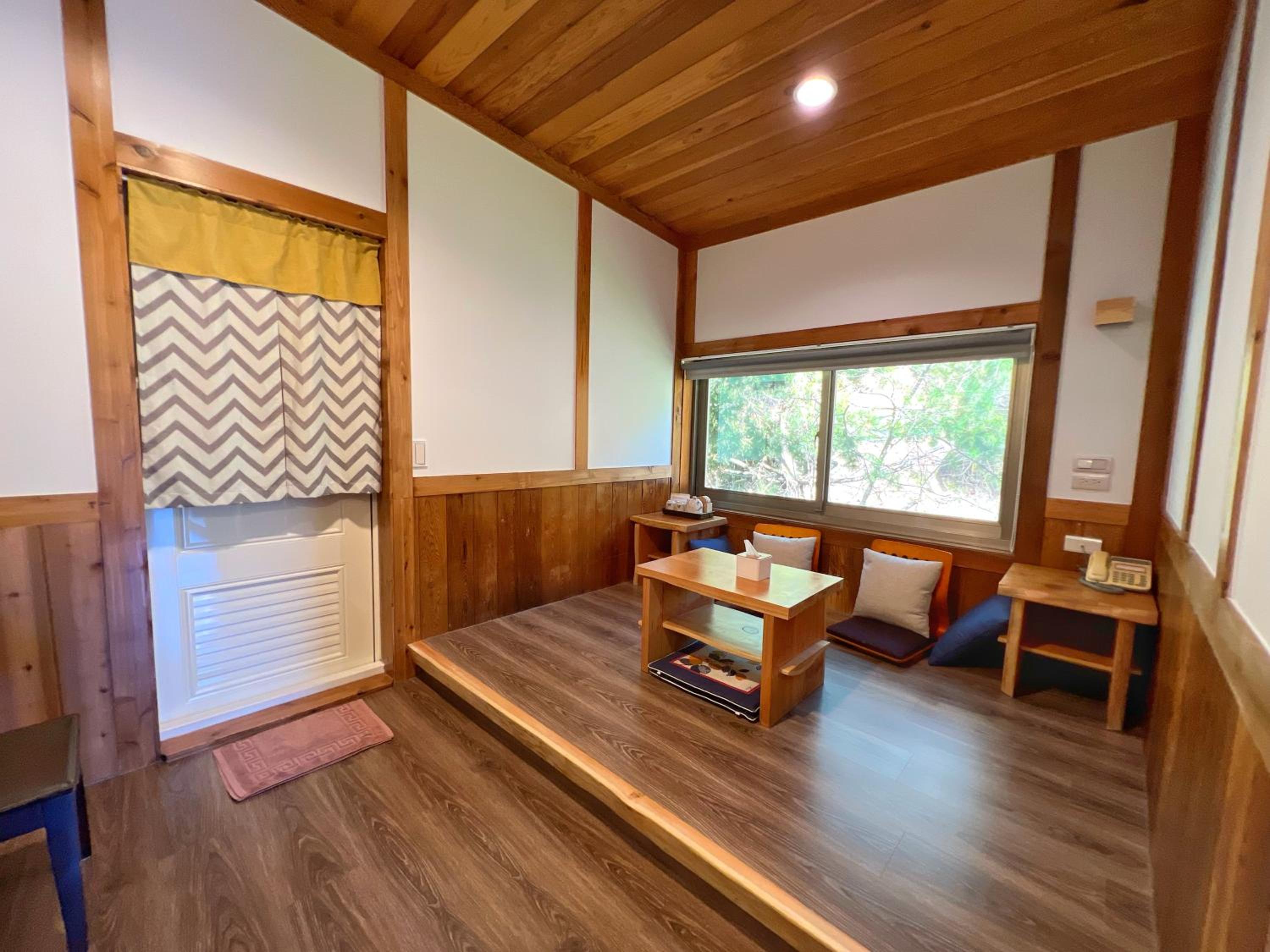 Family Room with Mountain View photo 3