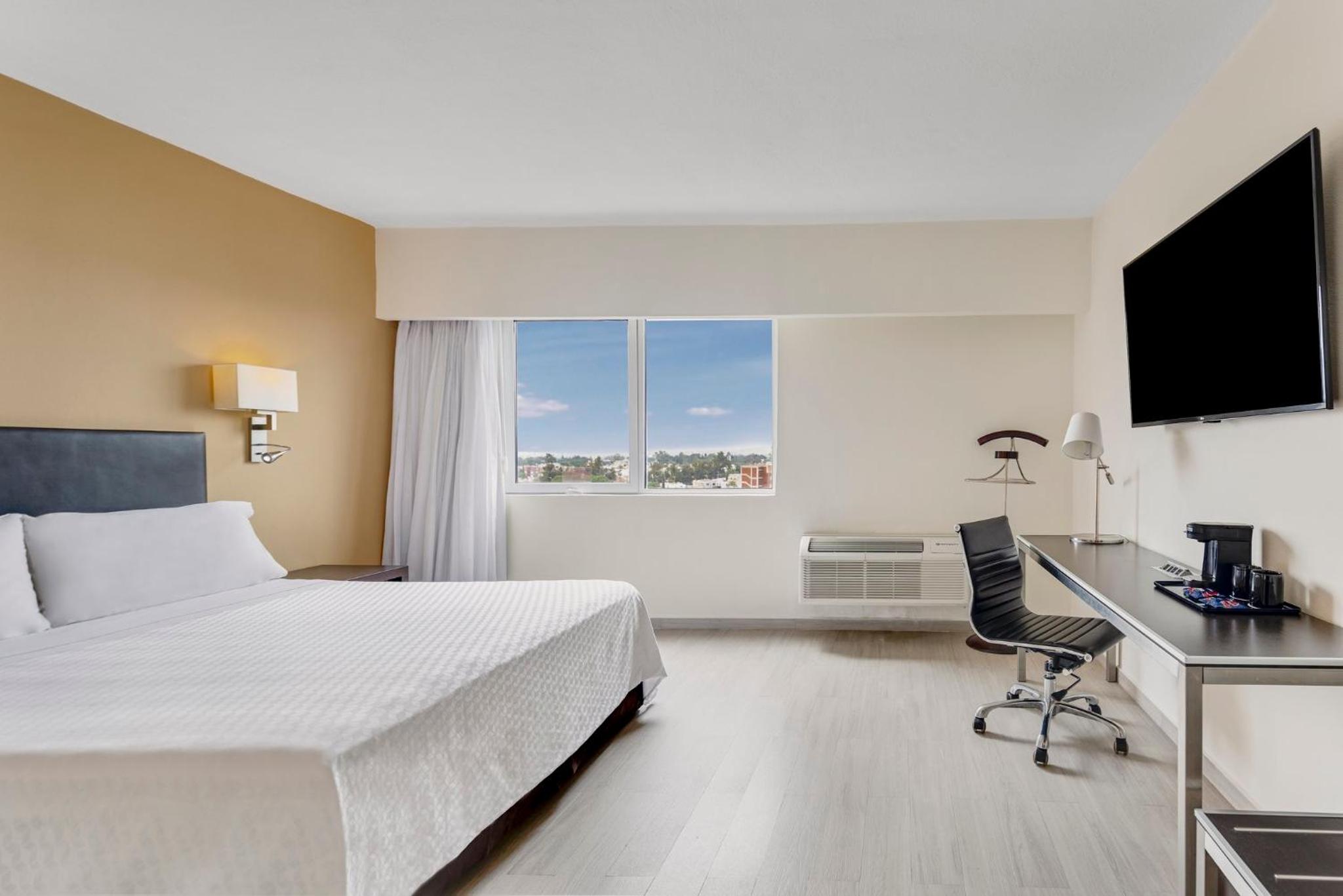 Superior King Room - Photo 2