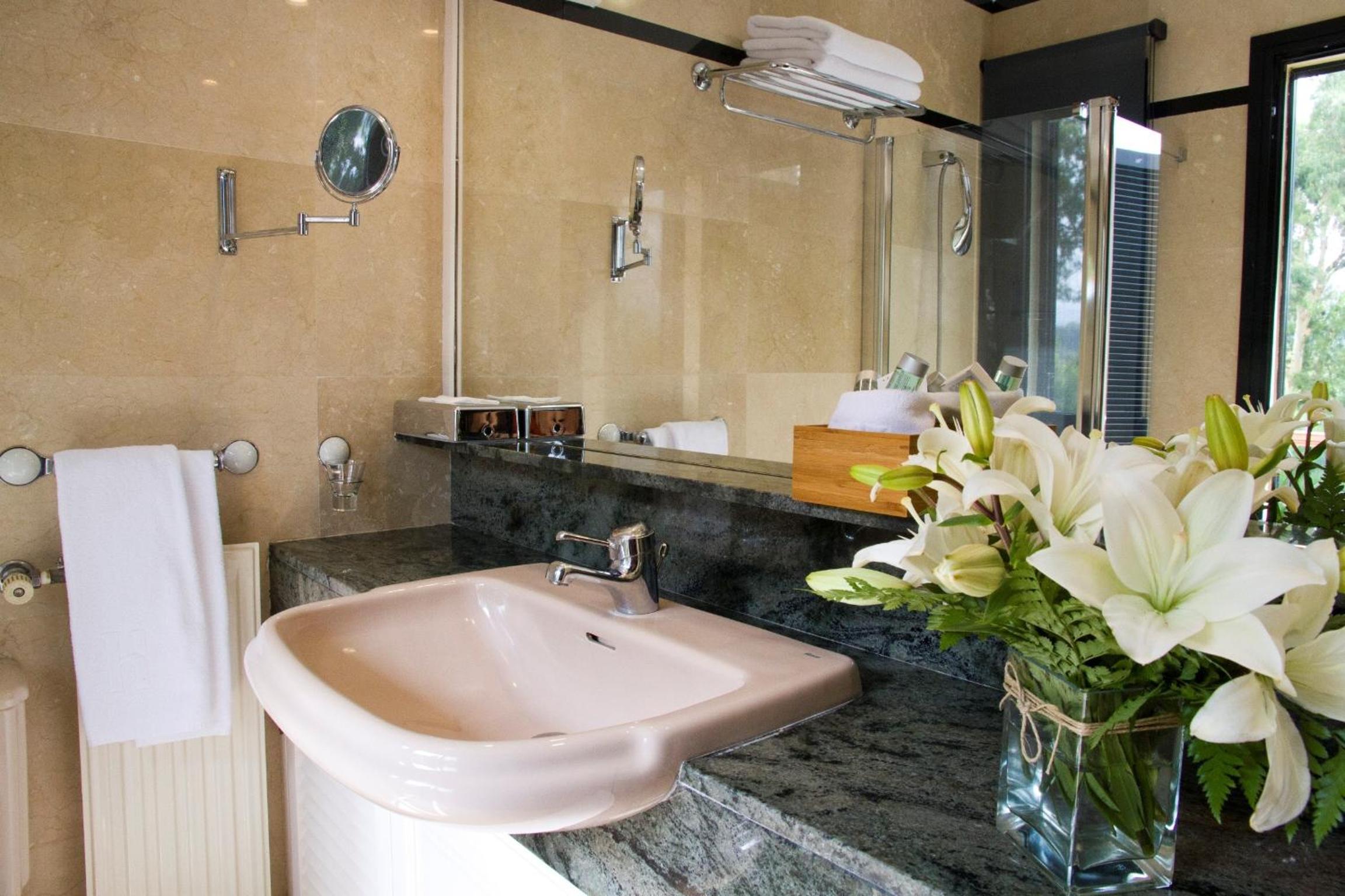 Double or Twin Room with Garden View photo 3