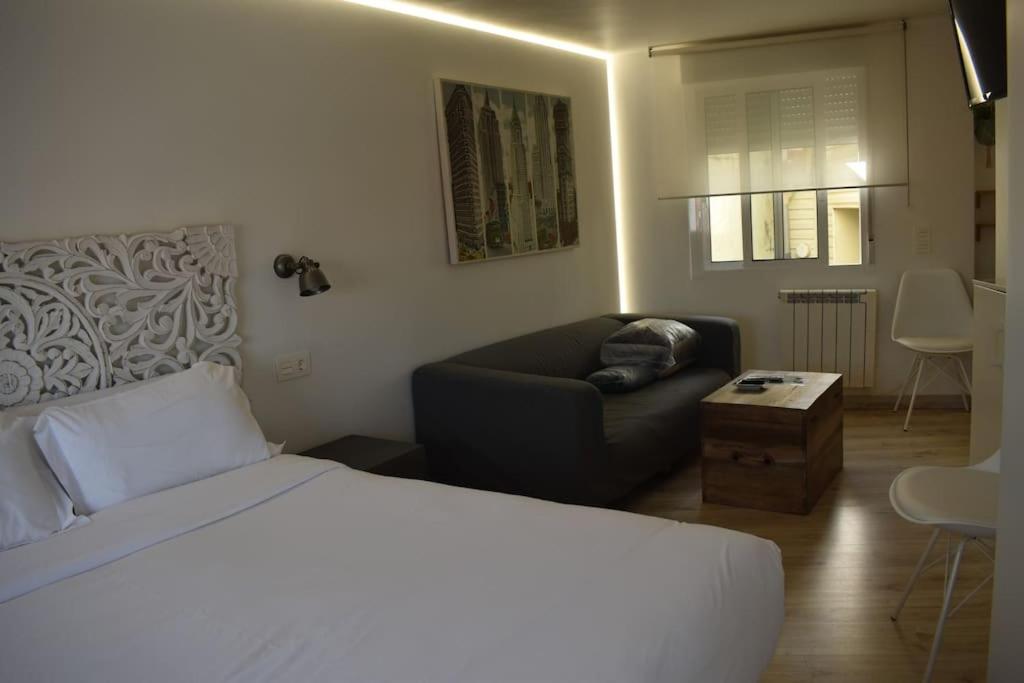 One-Bedroom Apartment photo 3
