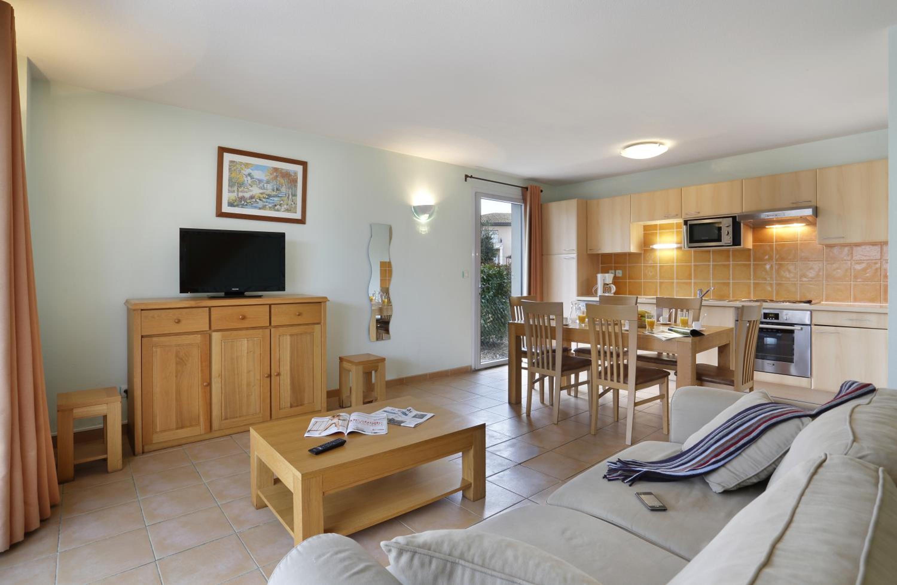 Three-Bedroom House photo 3