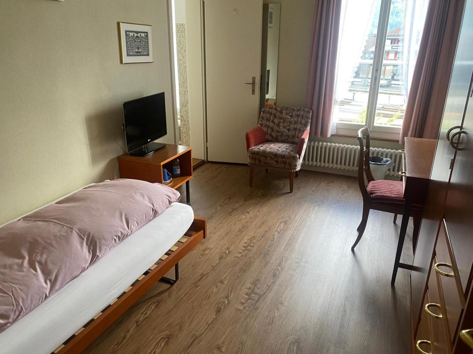 Single Room photo 2