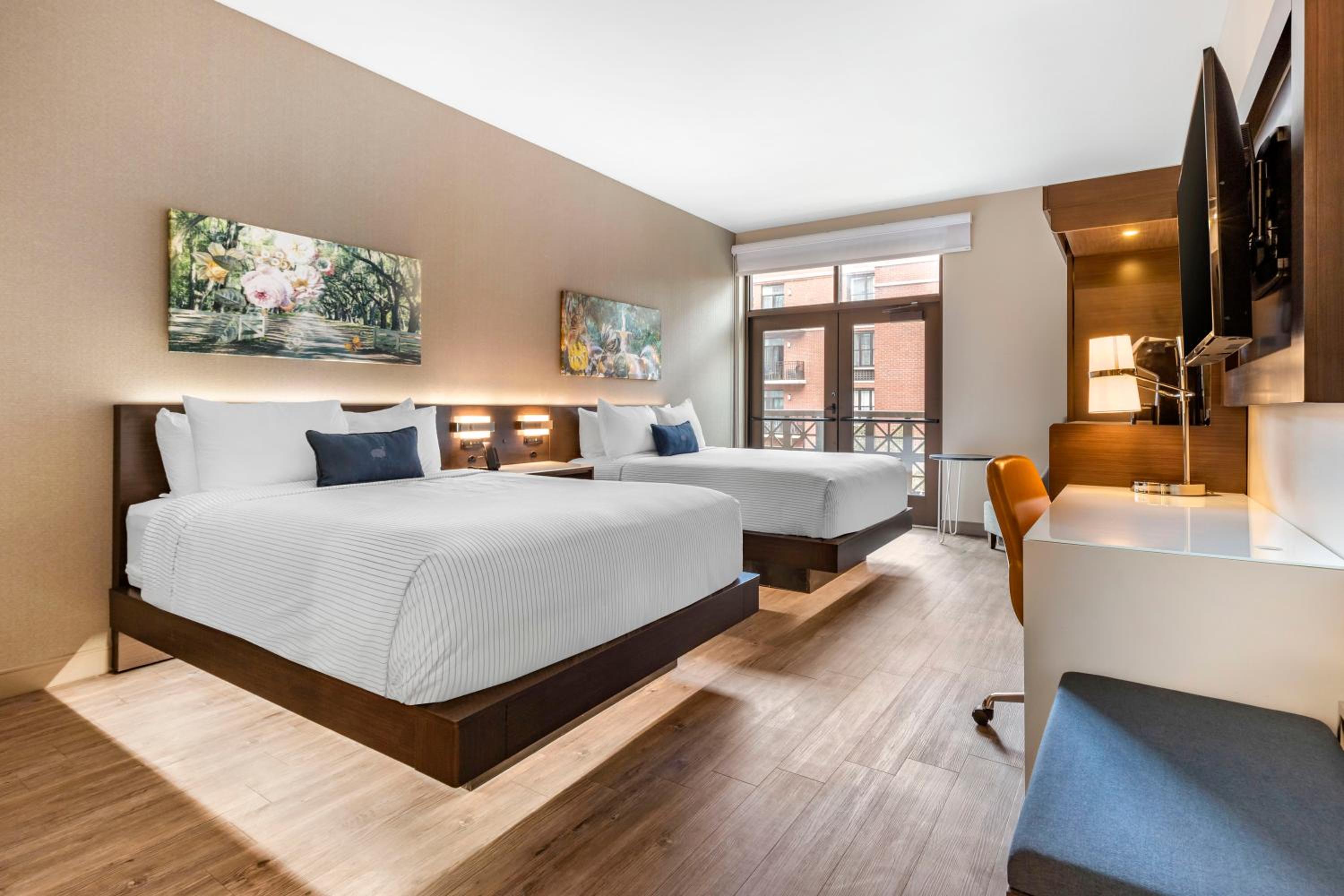 Room with Two Queen Beds and Balcony - Non-Smoking photo 3