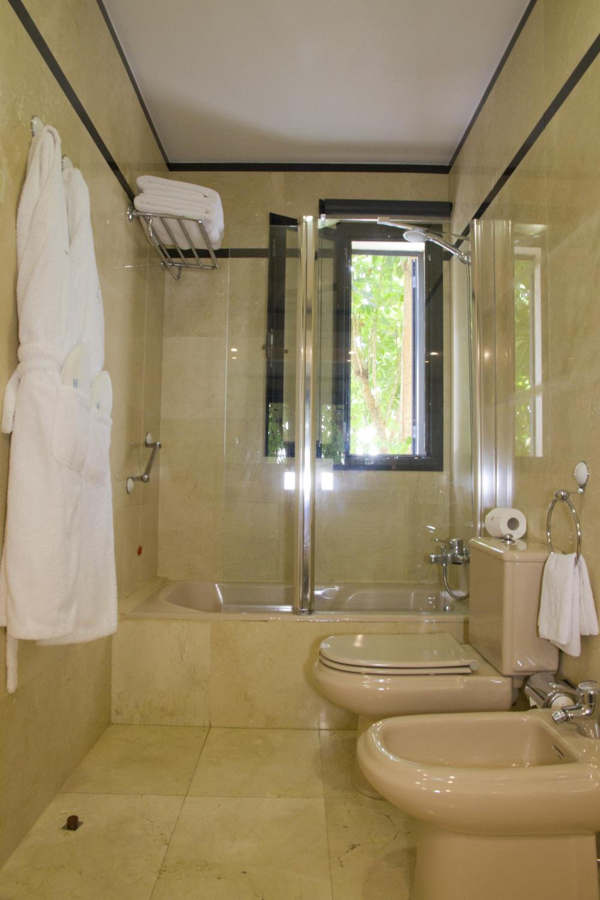 Double or Twin Room with Terrace photo 2