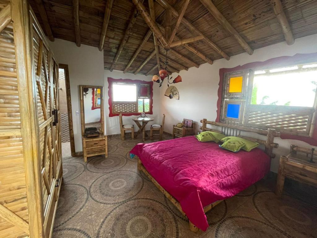 Eight-Bedroom House photo 1