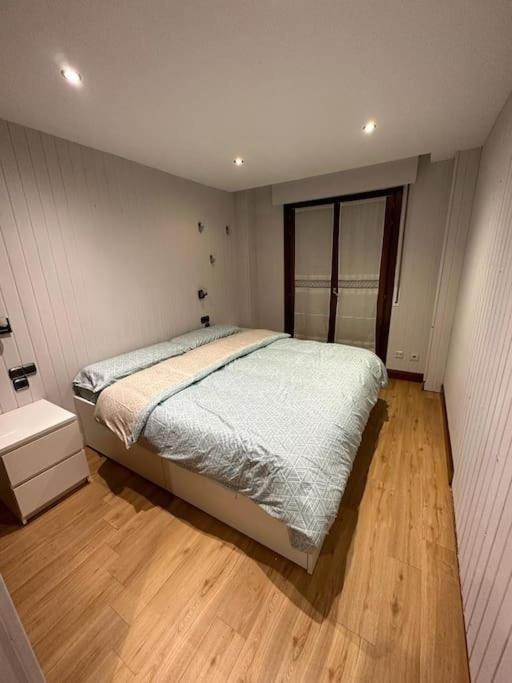 Three-Bedroom Apartment photo 2