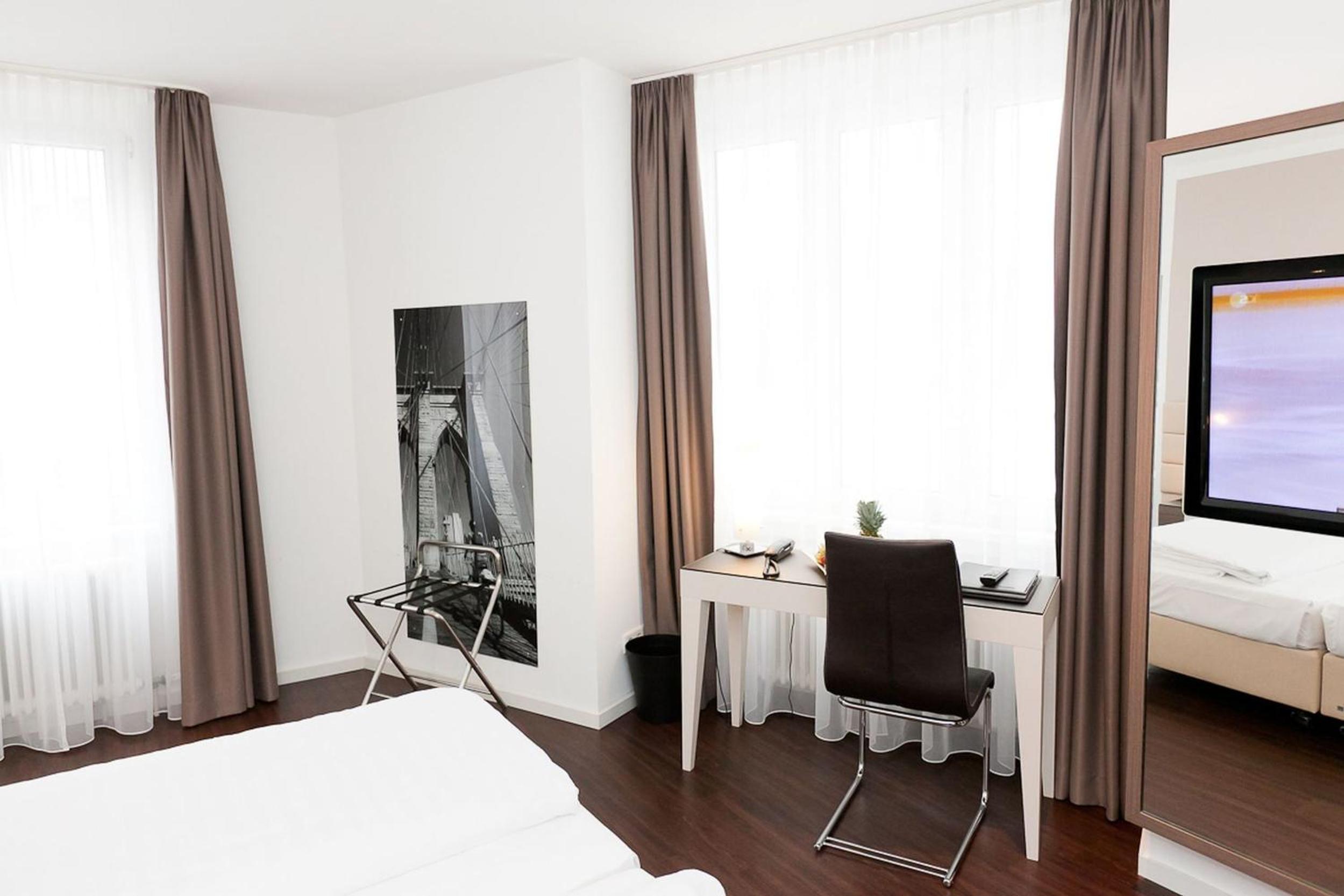 Double Room - Photo 17