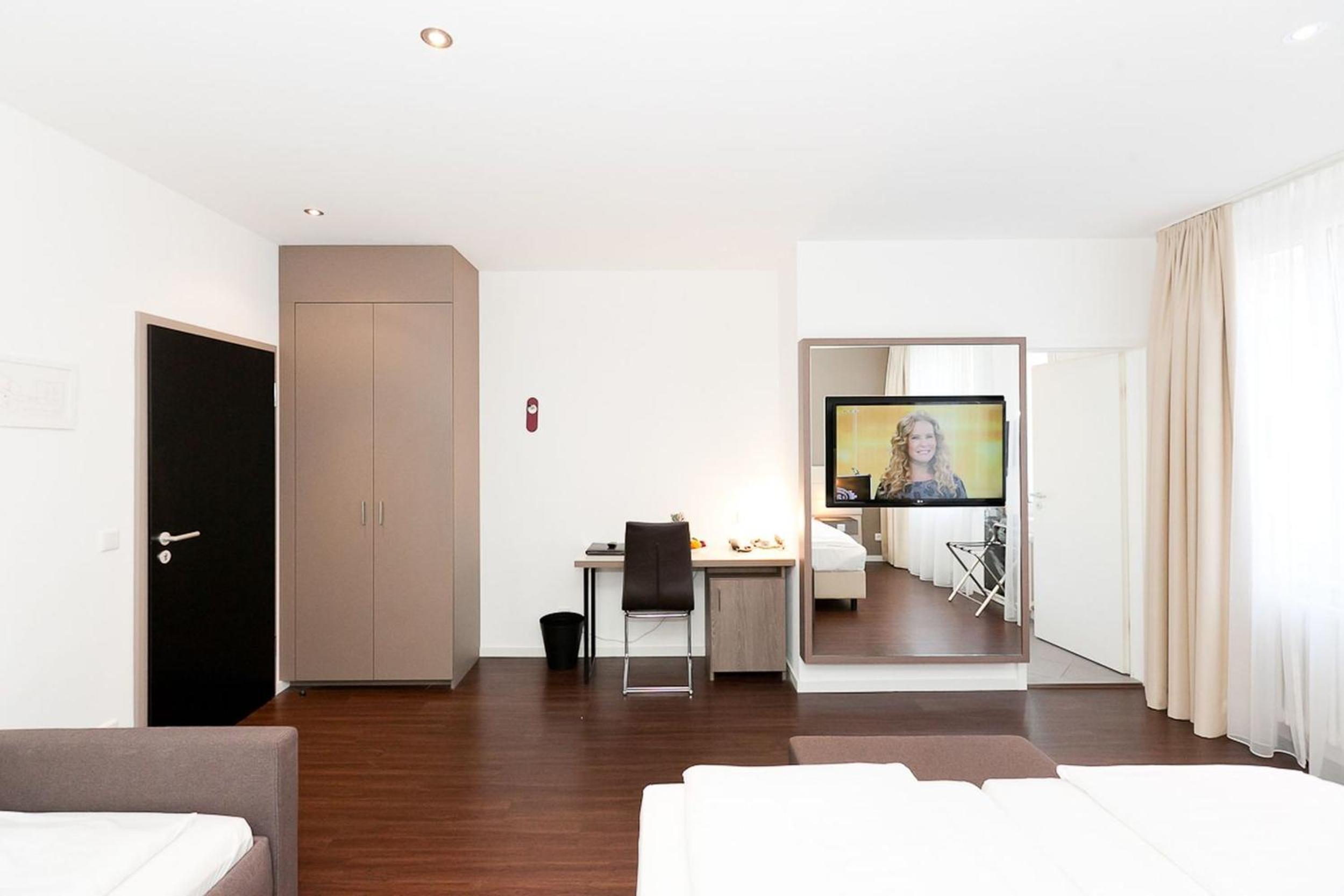 Triple Room - Photo 13